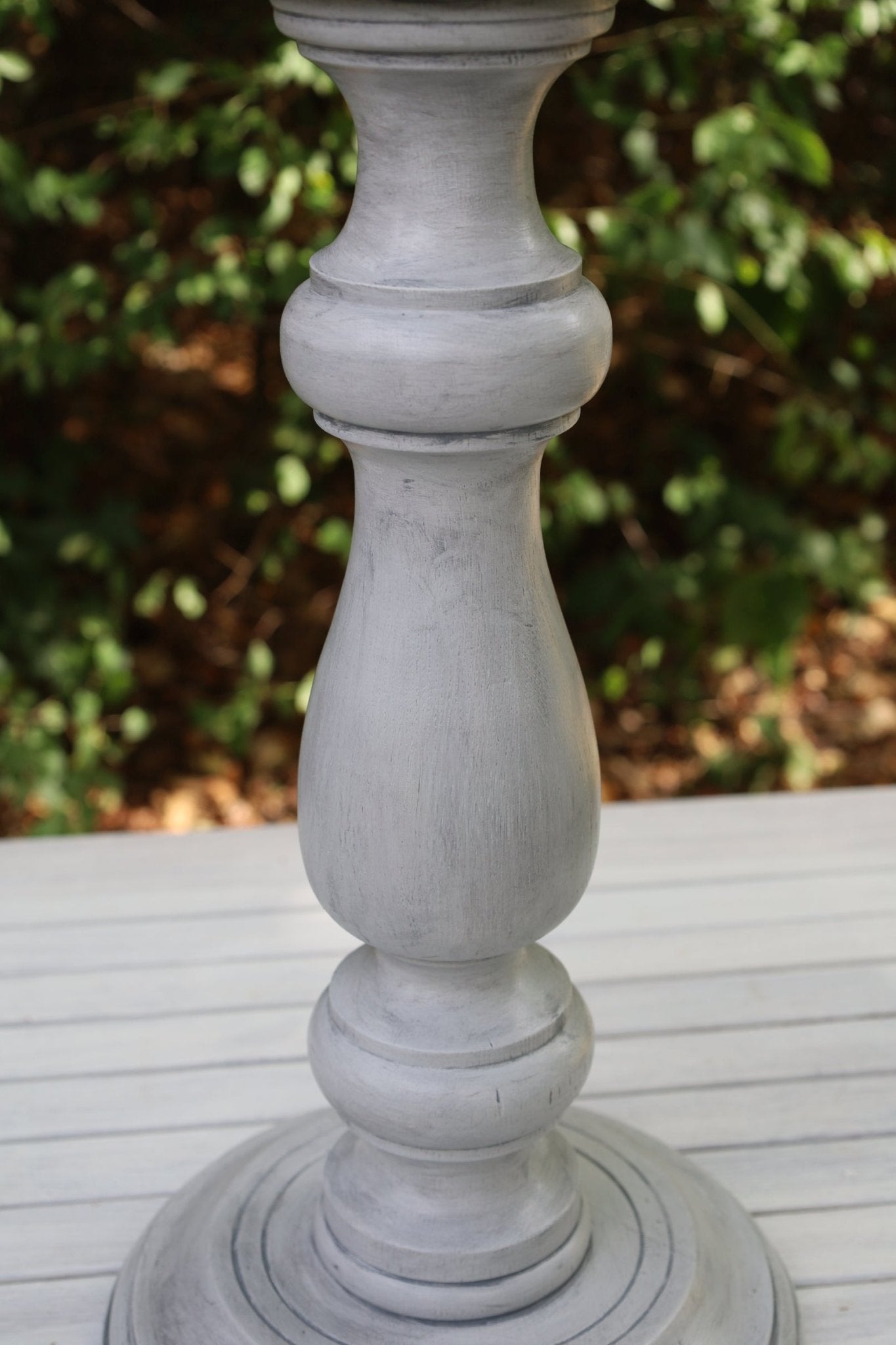 Blumenständer: Dekorative Holzsäule Grau - Vintage Pflanzenständer {{ Shabby Chic und Landhaus Deko }} {{ www.Stein-Alt.de }}