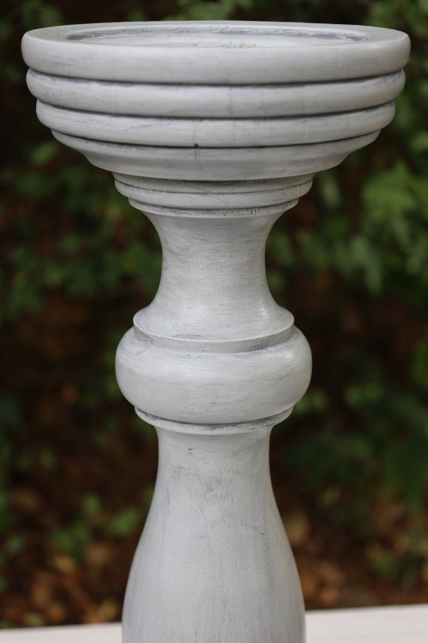 Blumenständer: Dekorative Holzsäule Grau - Vintage Pflanzenständer {{ Shabby Chic und Landhaus Deko }} {{ www.Stein-Alt.de }}