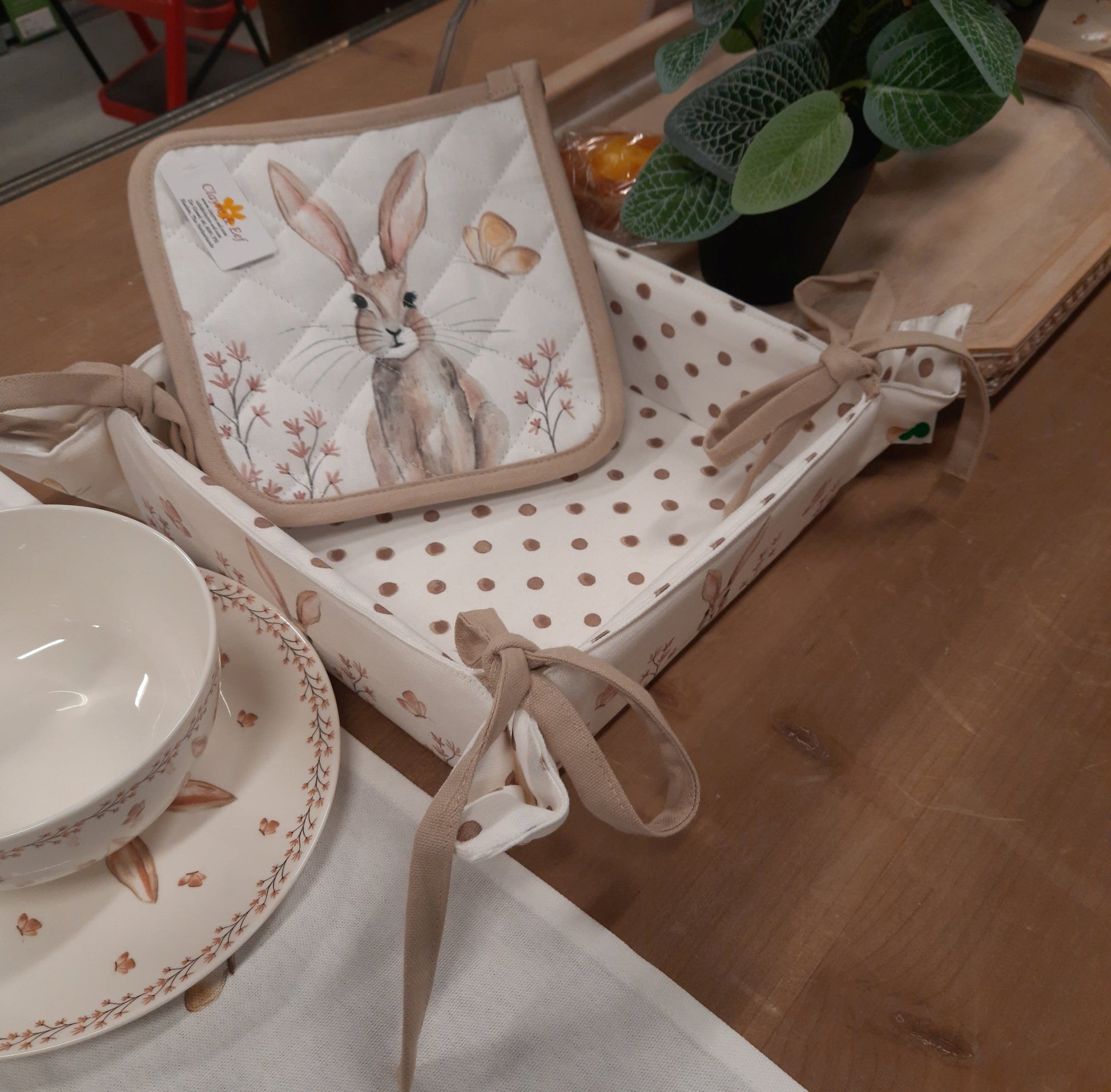 Brotkorb Ostern mit Häschen-Motiv - Beige Baumwolle im Landhausstil {{ Shabby Chic und Landhaus Deko }} {{ www.Stein-Alt.de }}