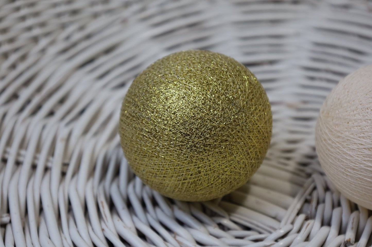 Cotton Ball Lichterkette Weihnachten - 20 LED Warmweiß Silber Gold {{ Shabby Chic und Landhaus Deko }} {{ www.Stein-Alt.de }}
