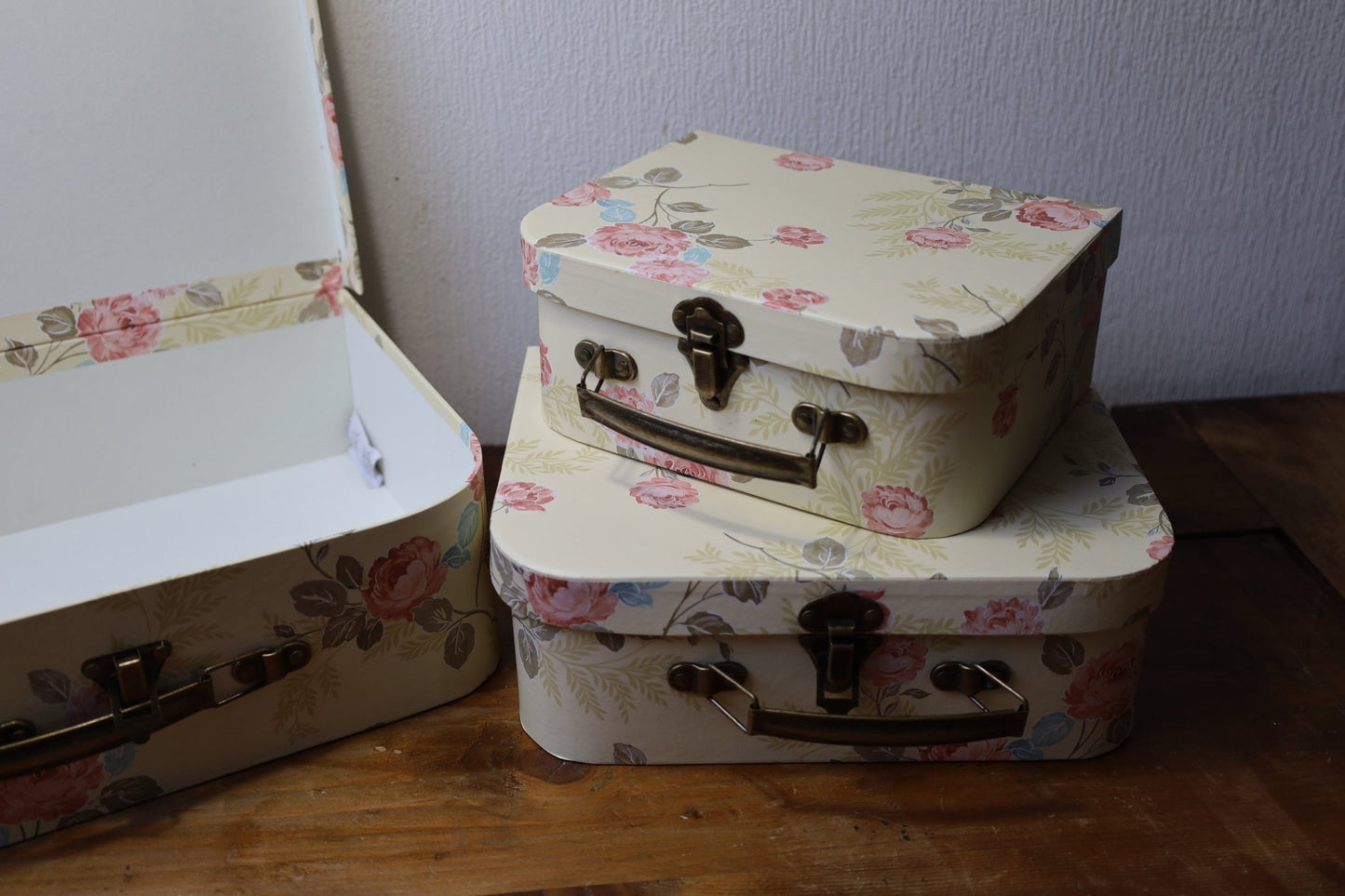 Deko Koffer Set 3-teilig Blumen Gelb Beige - Aufbewahrungsboxen Landhausstil {{ Shabby Chic und Landhaus Deko }} {{ www.Stein-Alt.de }}