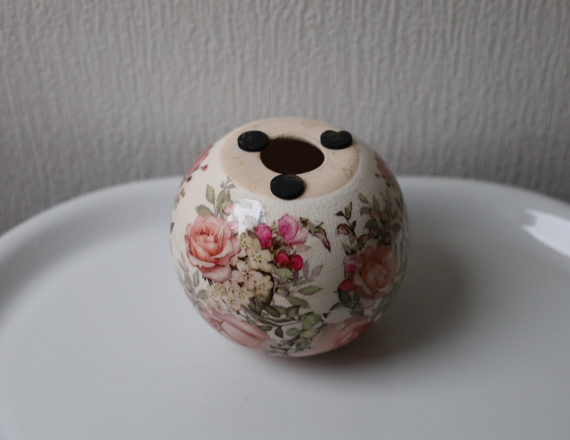 Dekorative Keramik-Kugel mit Rosenmotiv - Shabby Chic Landhaus Deko {{ Shabby Chic und Landhaus Deko }} {{ www.Stein-Alt.de }}