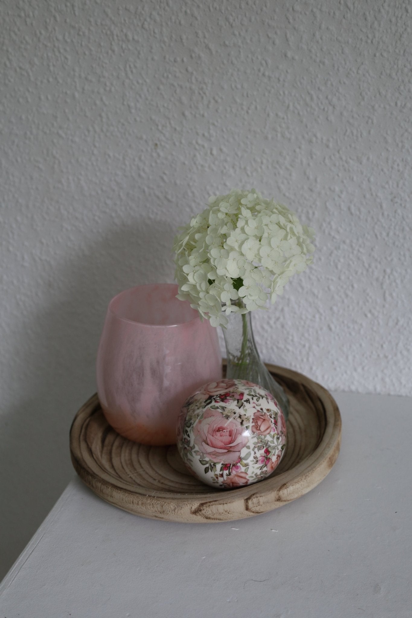 Dekorative Keramik-Kugel mit Rosenmotiv - Shabby Chic Landhaus Deko {{ Shabby Chic und Landhaus Deko }} {{ www.Stein-Alt.de }}