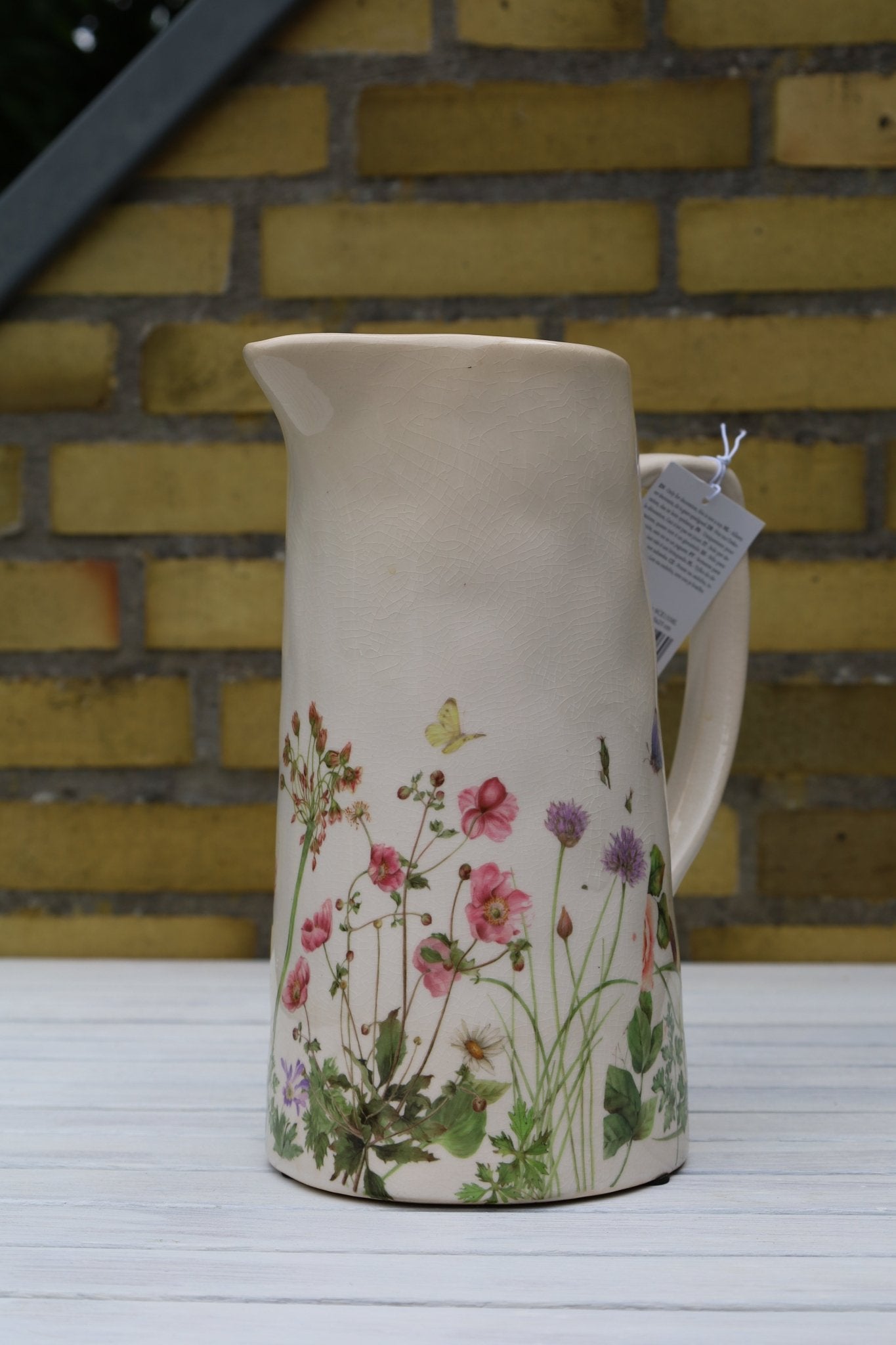 Dekorativer Keramik-Krug mit Wiesenblumen-Motiv - Beige-Rosa Landhausstil {{ Shabby Chic und Landhaus Deko }} {{ www.Stein-Alt.de }}