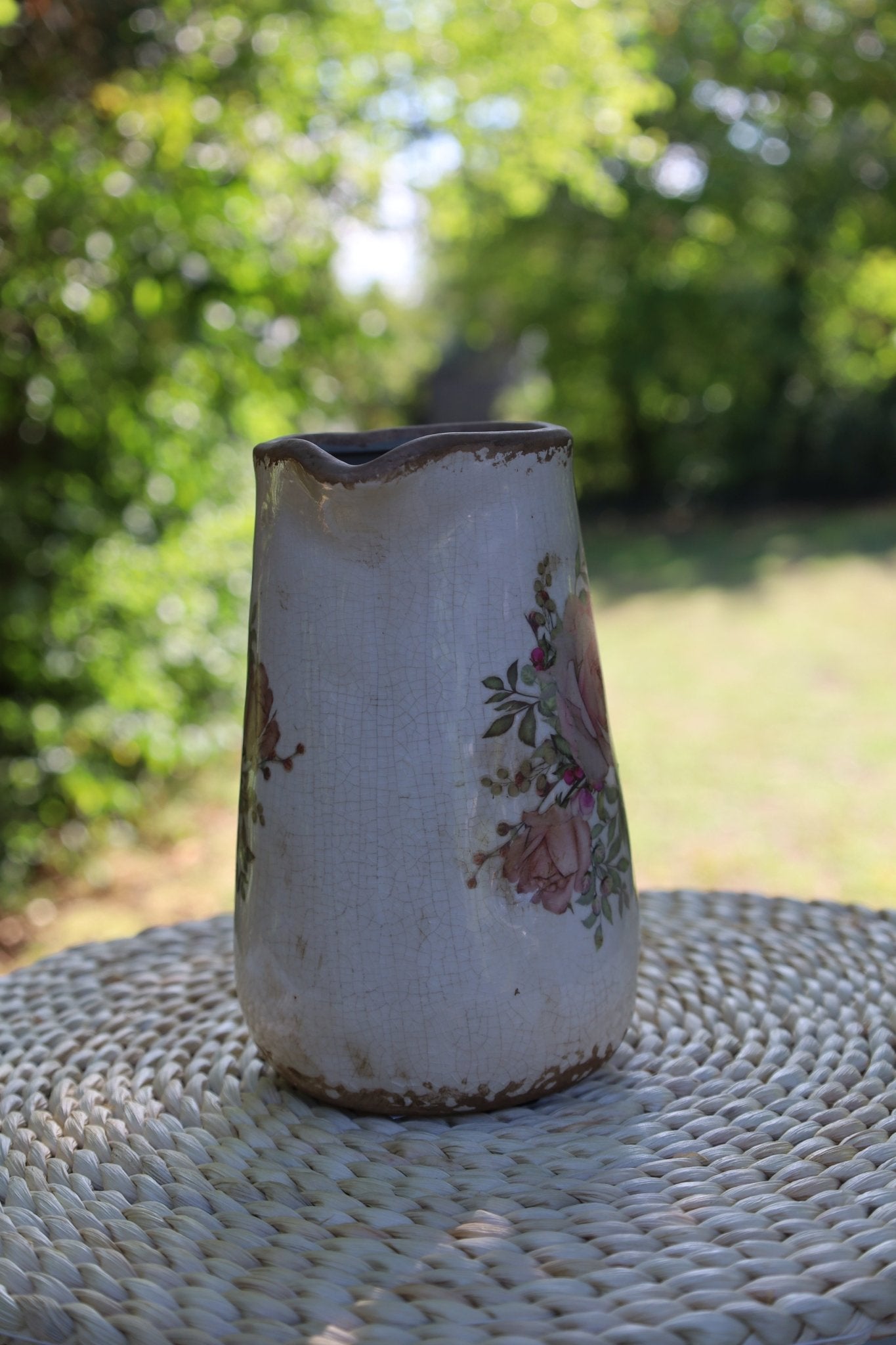 Dekorativer Krug mit Rosenmotiv im Cottage-Stil aus Keramik {{ Shabby Chic und Landhaus Deko }} {{ www.Stein-Alt.de }}