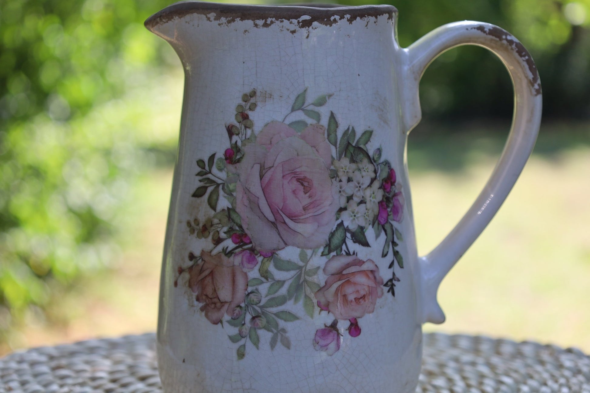 Dekorativer Krug mit Rosenmotiv im Cottage-Stil aus Keramik {{ Shabby Chic und Landhaus Deko }} {{ www.Stein-Alt.de }}