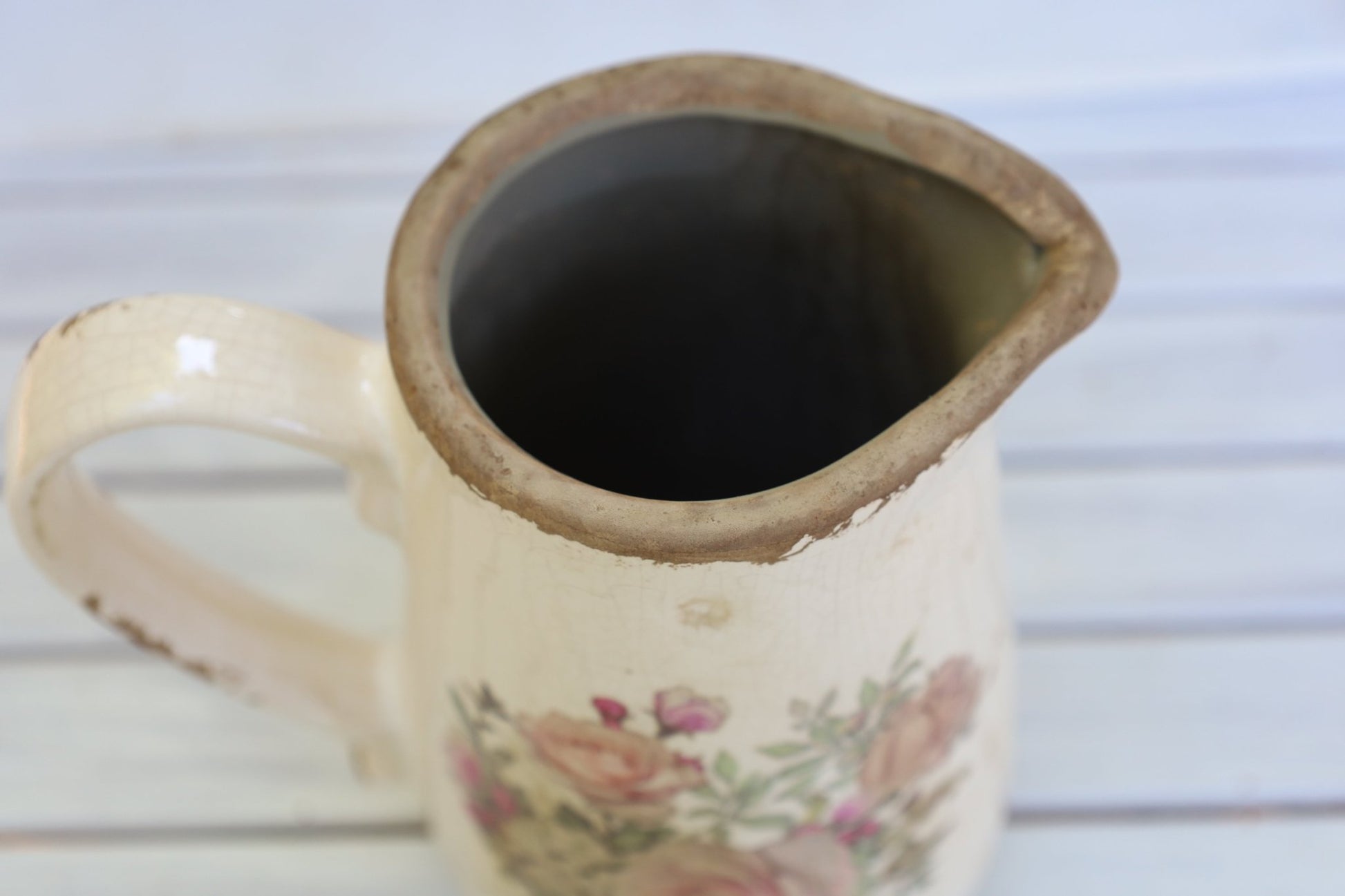 Dekorativer Krug mit Rosenmotiv im Cottage-Stil aus Keramik {{ Shabby Chic und Landhaus Deko }} {{ www.Stein-Alt.de }}