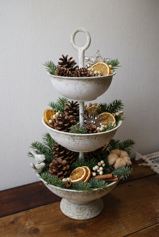 Etagere Etagere dreistöckig aus Metall in Weiß – Shabby Chic Landhausstil, 28 × 25 × 50 cm Shabby-Chic und Landhaus-Deko bei www.Stein-Alt.de