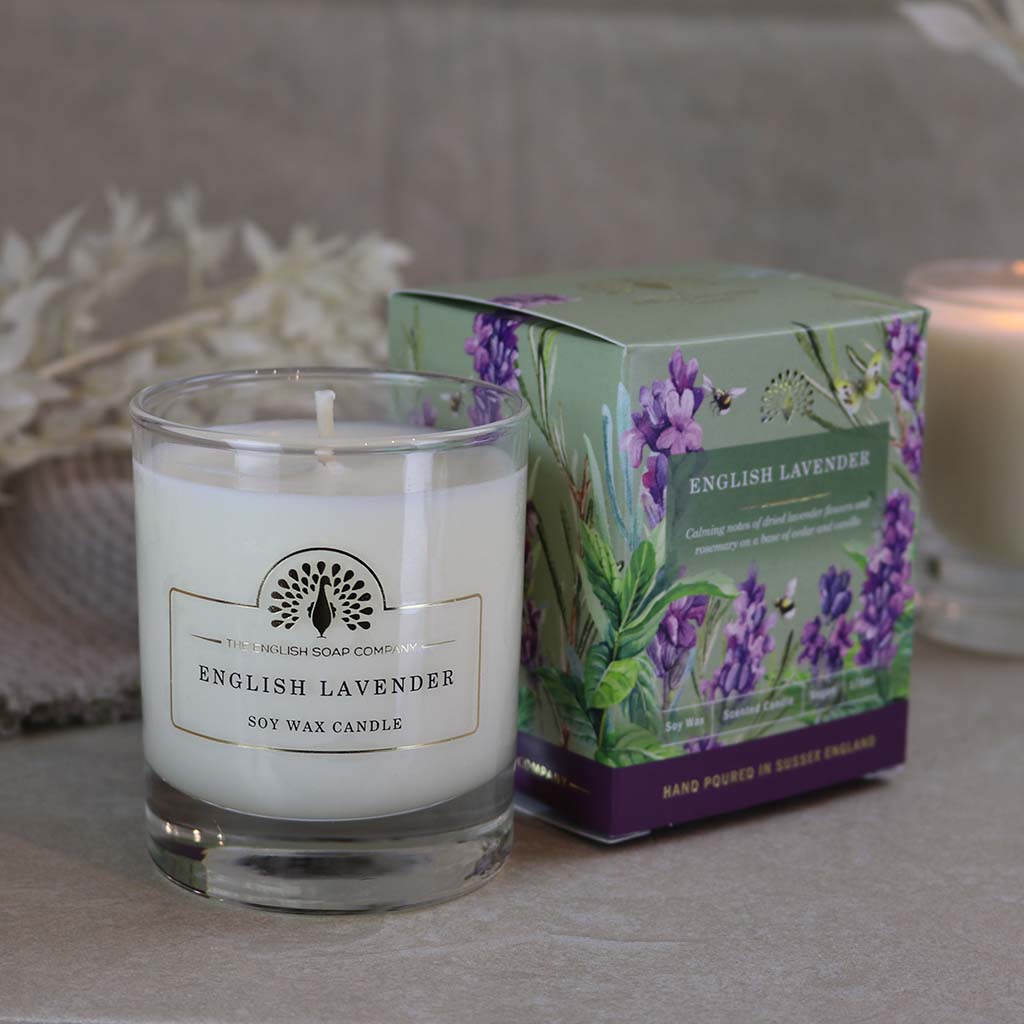 Duftkerze im Glas – Englischer Lavendel auf Sojawachsbasis, 35 Std. Brenndauer {{ Shabby Chic und Landhaus Deko }} {{ www.Stein-Alt.de }}