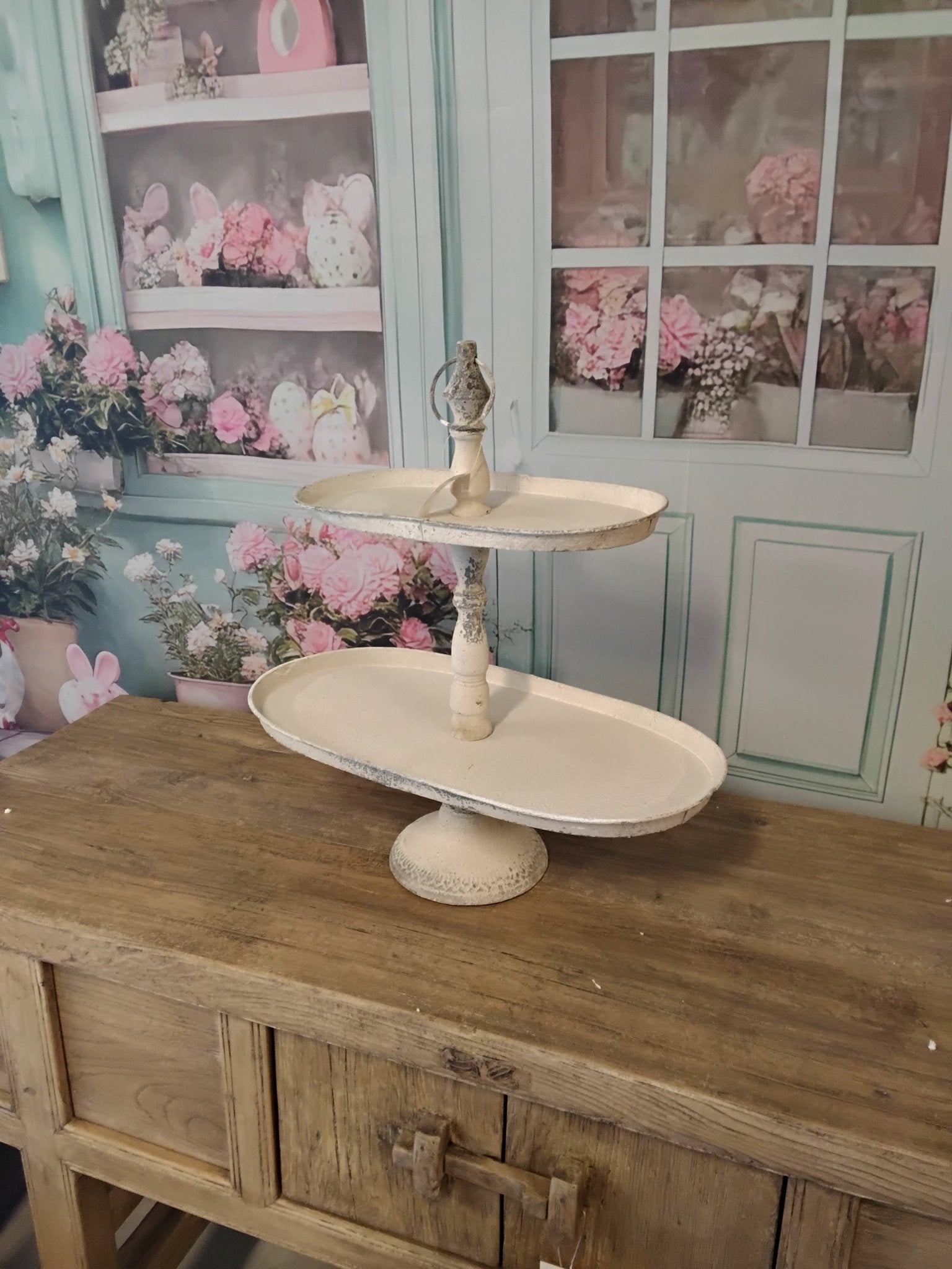 Etagere aus Metall, oval zweistöckig in Grau-Weiß, dekorativ im Shabby Chic Stil {{ Shabby Chic und Landhaus Deko }} {{ www.Stein-Alt.de }}