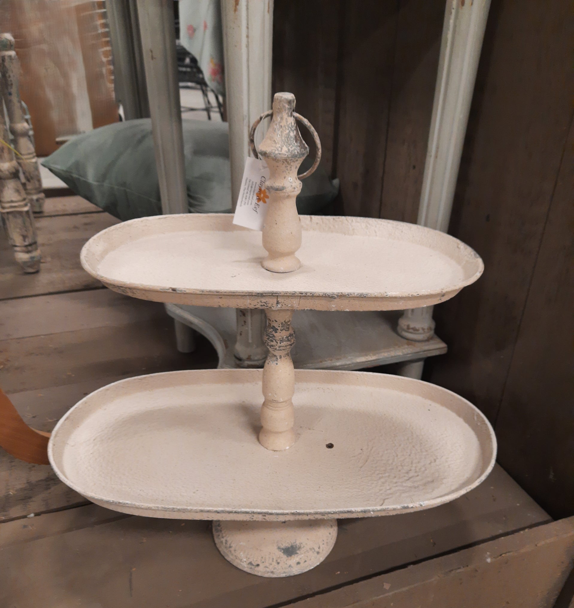 Etagere aus Metall, oval zweistöckig in Grau-Weiß, dekorativ im Shabby Chic Stil {{ Shabby Chic und Landhaus Deko }} {{ www.Stein-Alt.de }}