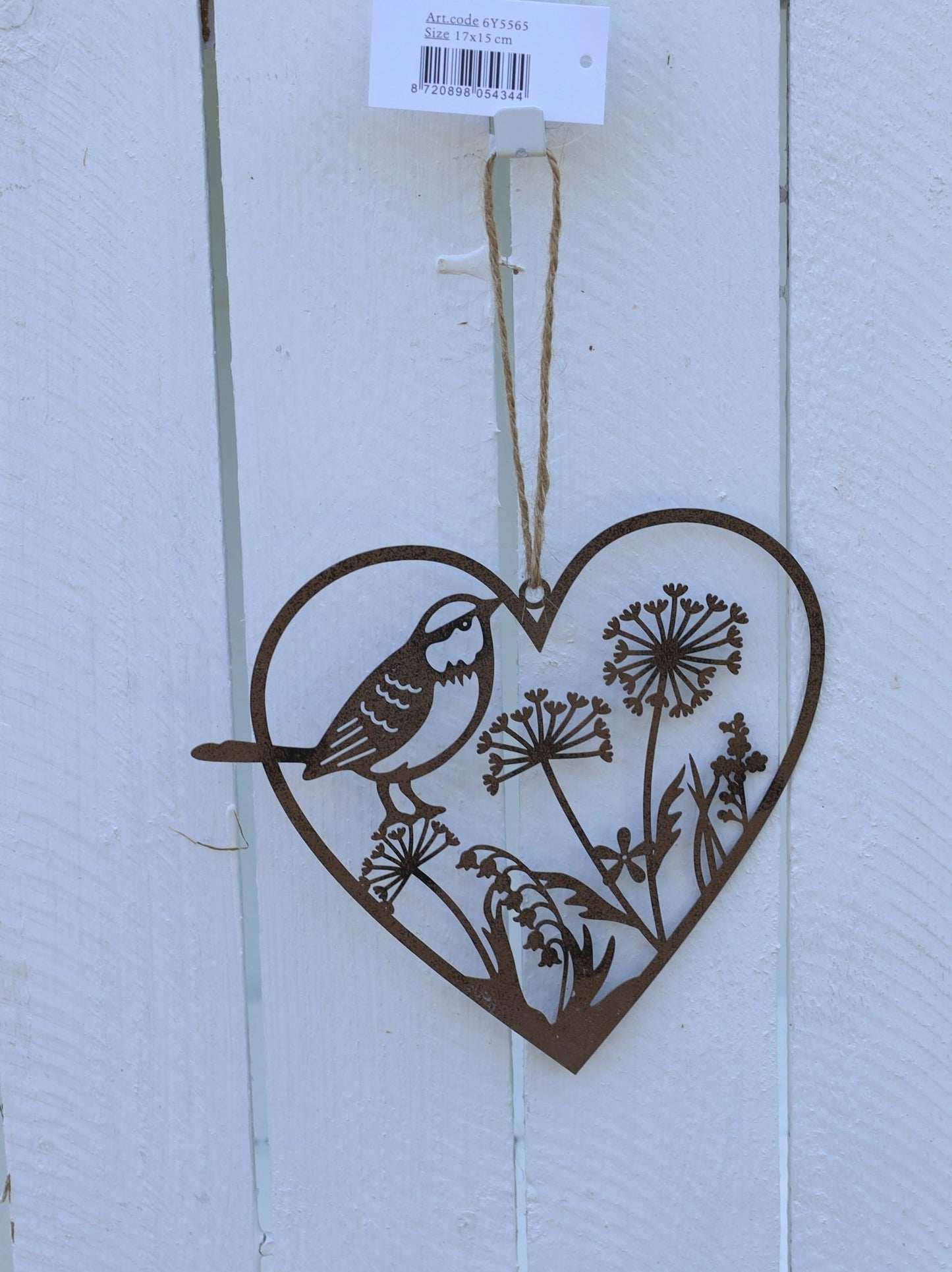 Fensterschmuck: Herz-Anhänger Edelrost mit Vogel und Blumen Landhausstil {{ Shabby Chic und Landhaus Deko }} {{ www.Stein-Alt.de }}