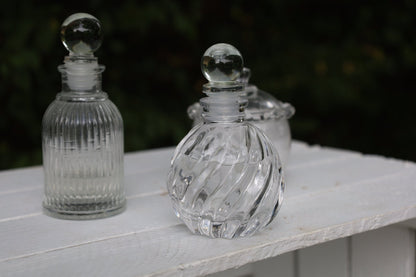 Fläschchen / Flasche Fläschchen, kleine Flasche aus Glas mit Stopfen, verschiedene Formen Shabby Chic und Landhaus Deko bei www.Stein-Alt.de