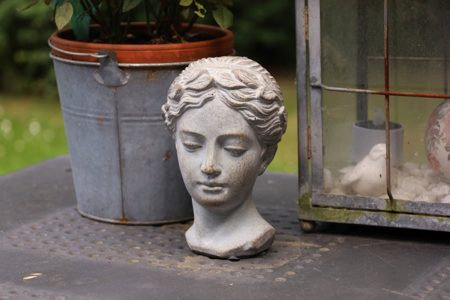 Frauen-Büste Steinguss Grau | Wetterfeste Gartendeko Shabby Chic 12×11×17 cm {{ Shabby Chic und Landhaus Deko }} {{ www.Stein-Alt.de }}
