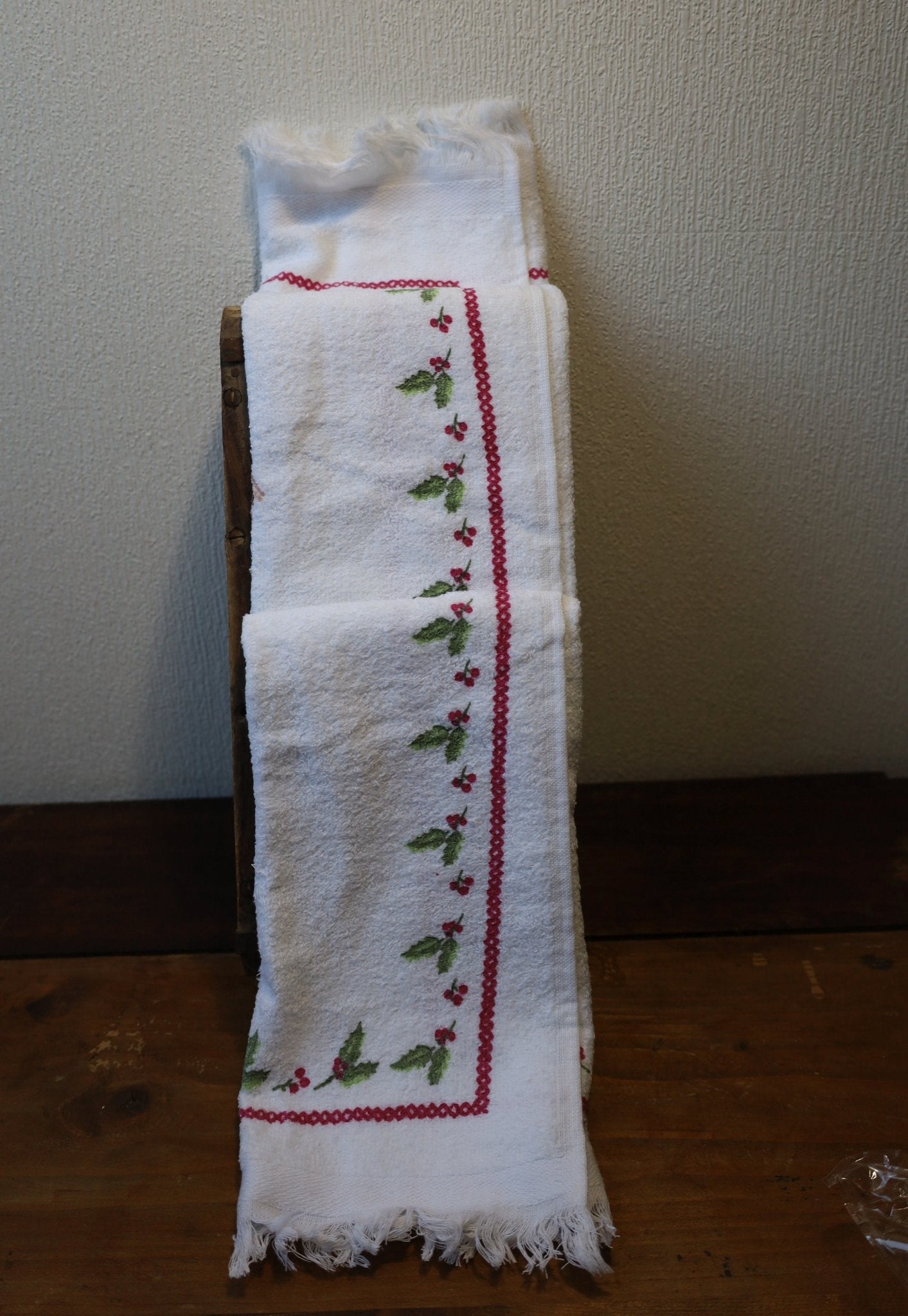 Gästehandtuch Landhausstil mit Hirschmotiv Winter - Clayre & Eef {{ Shabby Chic und Landhaus Deko }} {{ www.Stein-Alt.de }}