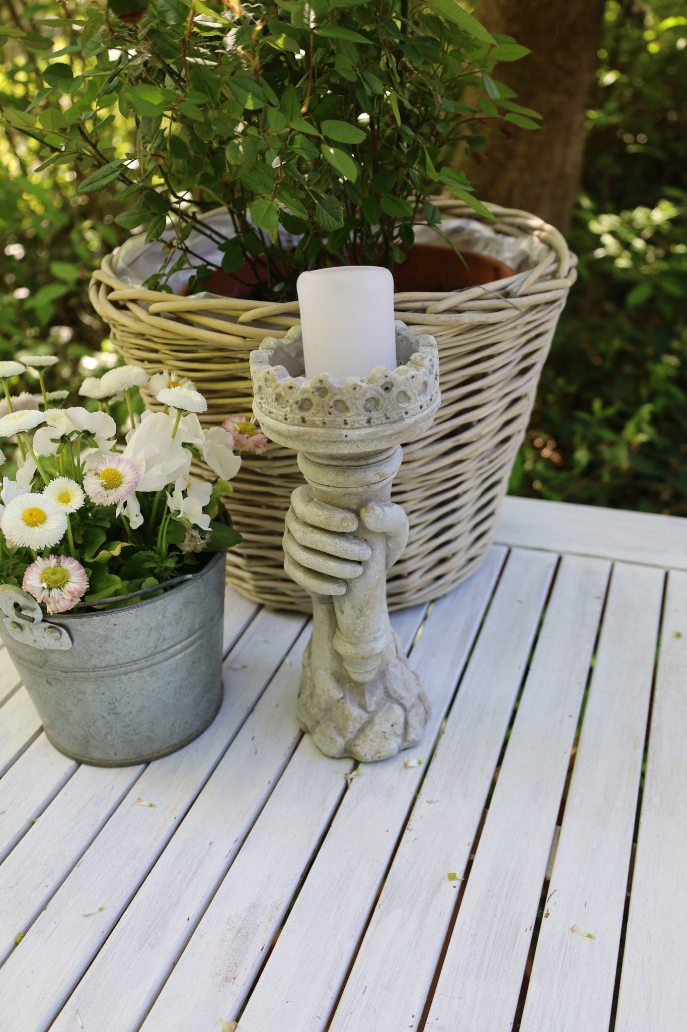 Garten-Deko in Grau, im Landhausstil aus Steinguss, Fackel mit Kerzenhalter {{ Shabby Chic und Landhaus Deko }} {{ www.Stein-Alt.de }}