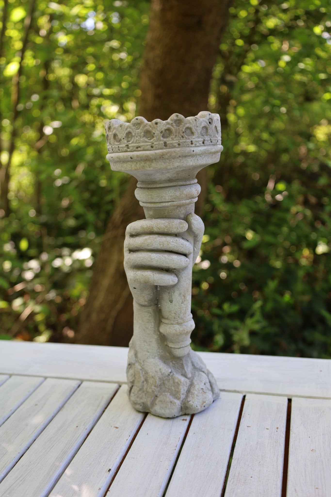 Garten-Deko in Grau, im Landhausstil aus Steinguss, Fackel mit Kerzenhalter {{ Shabby Chic und Landhaus Deko }} {{ www.Stein-Alt.de }}