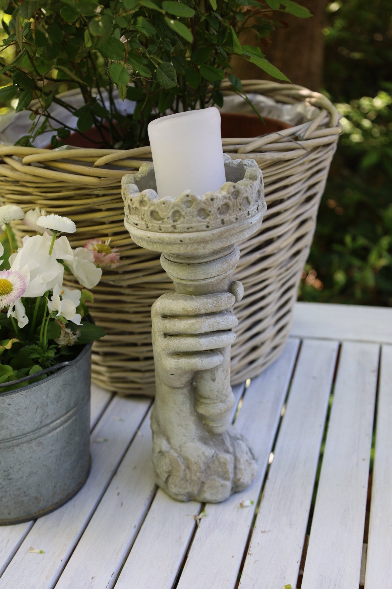 Garten-Deko in Grau, im Landhausstil aus Steinguss, Fackel mit Kerzenhalter {{ Shabby Chic und Landhaus Deko }} {{ www.Stein-Alt.de }}