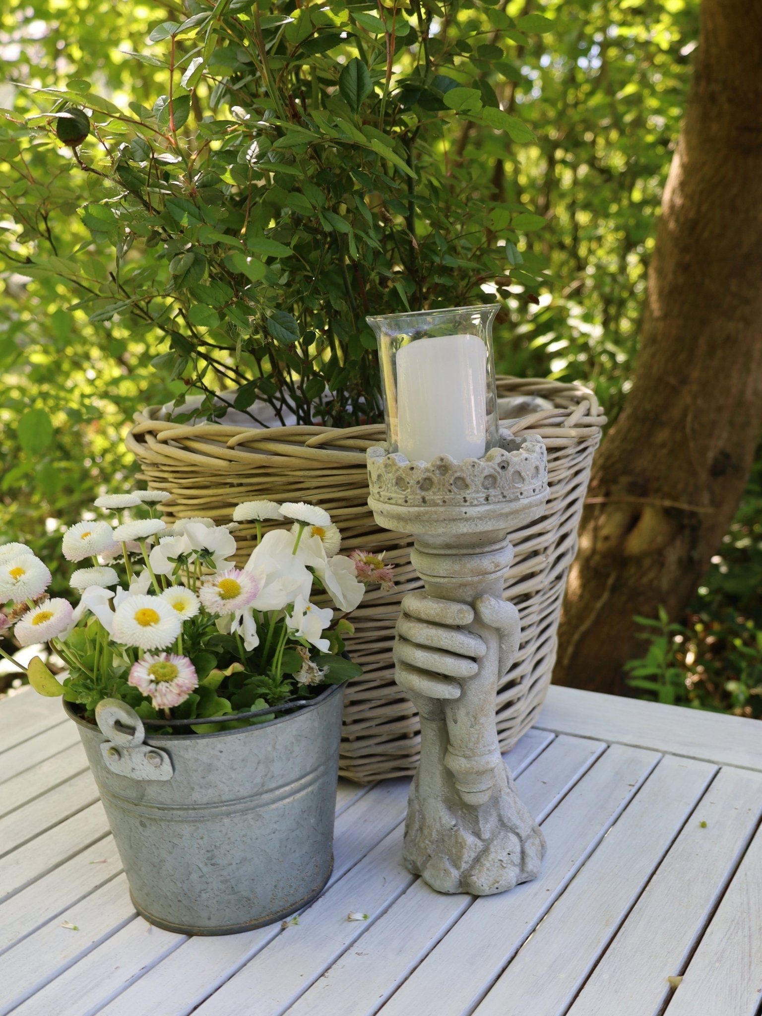 Garten-Deko in Grau, im Landhausstil aus Steinguss, Fackel mit Kerzenhalter {{ Shabby Chic und Landhaus Deko }} {{ www.Stein-Alt.de }}