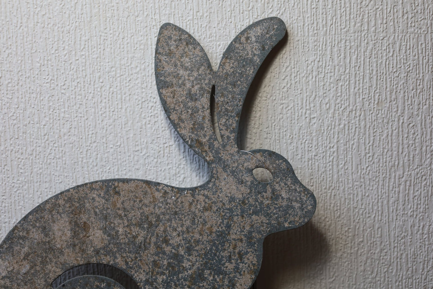 Gartenspieß Hase Grau Metall – Gartenstecker Landhaus Osterdeko in 2 Größen {{ Shabby Chic und Landhaus Deko }} {{ www.Stein-Alt.de }}