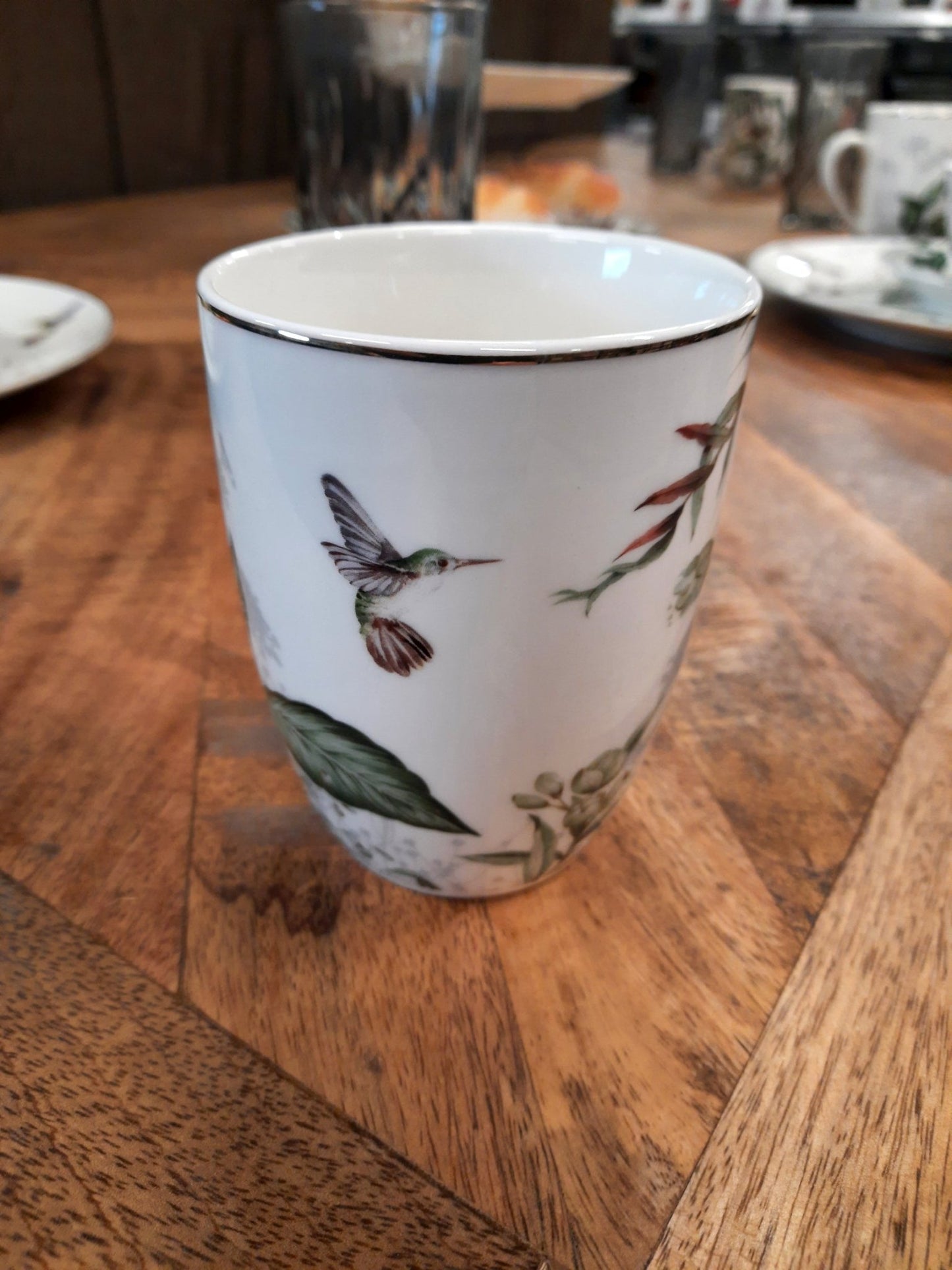 Geschirr aus Porzellan, Pflanzen und Vogelmotiv in Grün-Weiß, Mix & Match {{ Shabby Chic und Landhaus Deko }} {{ www.Stein-Alt.de }}
