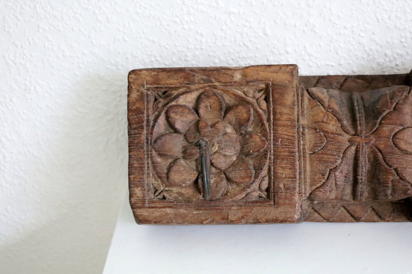 Hakenleiste aus Altholz - Upcycling Wandhaken im Landhausstil {{ Shabby Chic und Landhaus Deko }} {{ www.Stein-Alt.de }}
