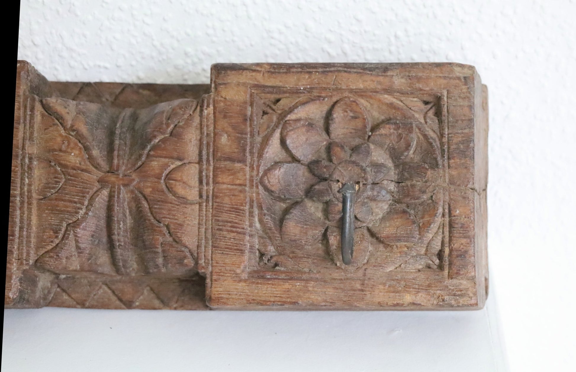 Hakenleiste aus Altholz - Upcycling Wandhaken im Landhausstil {{ Shabby Chic und Landhaus Deko }} {{ www.Stein-Alt.de }}