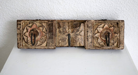 Hakenleiste aus Altholz - Upcycling Wandhaken im Landhausstil {{ Shabby Chic und Landhaus Deko }} {{ www.Stein-Alt.de }}