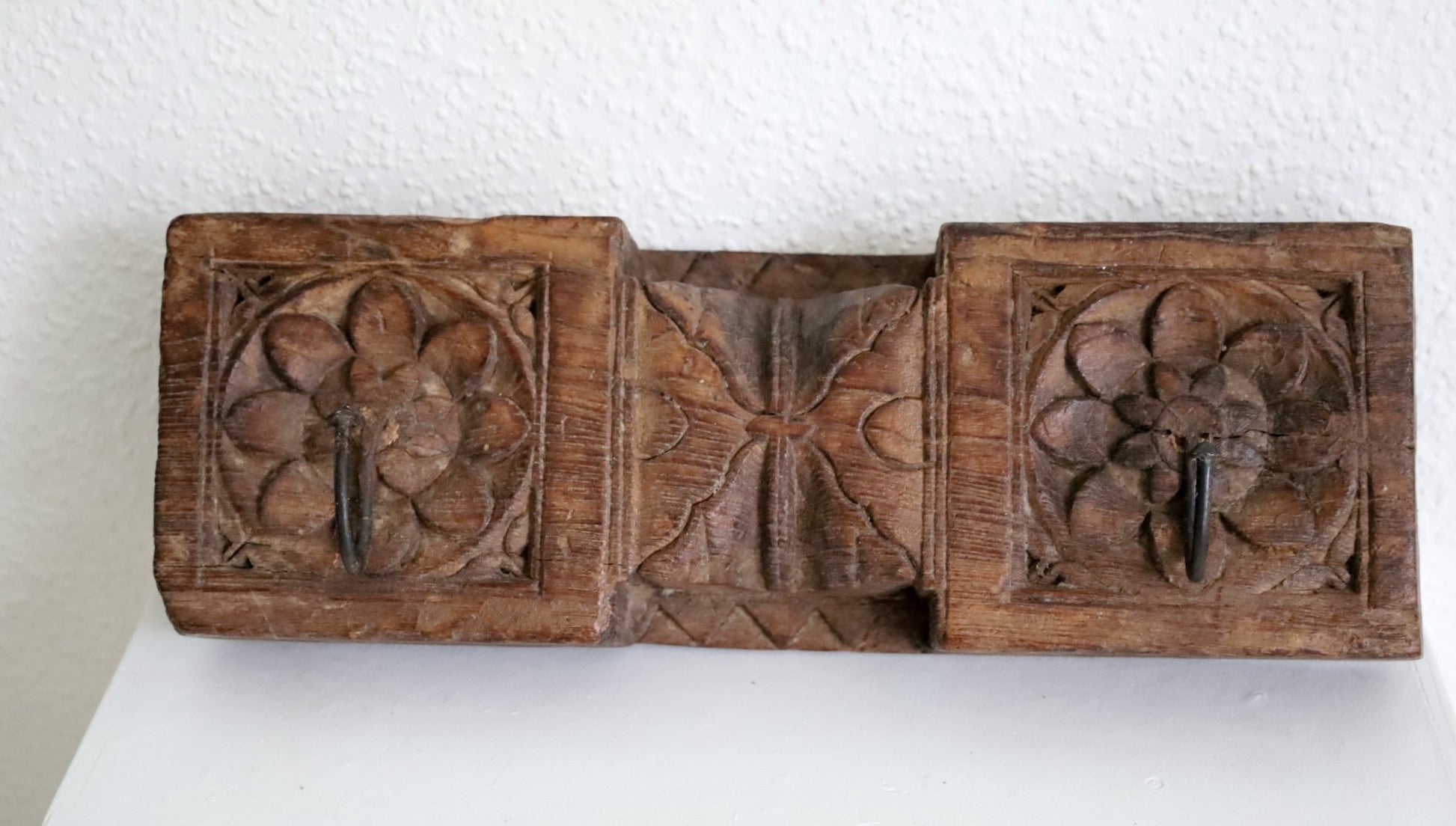 Hakenleiste aus Altholz - Upcycling Wandhaken im Landhausstil {{ Shabby Chic und Landhaus Deko }} {{ www.Stein-Alt.de }}