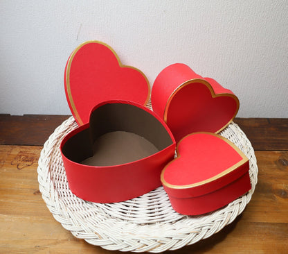 Aufbewahrungsbox Herzgeschenkbox 3er Set Rot - Romantische Aufbewahrungsbox Karton | Clayre & Eef Shabby Chic und Landhaus Deko bei www.Stein-Alt.de