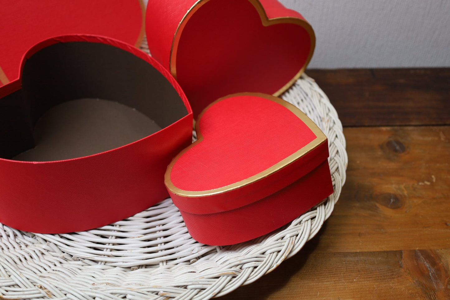 Herzgeschenkbox 3er Set Rot - Romantische Aufbewahrungsbox Karton | Clayre & Eef {{ Shabby Chic und Landhaus Deko }} {{ www.Stein-Alt.de }}