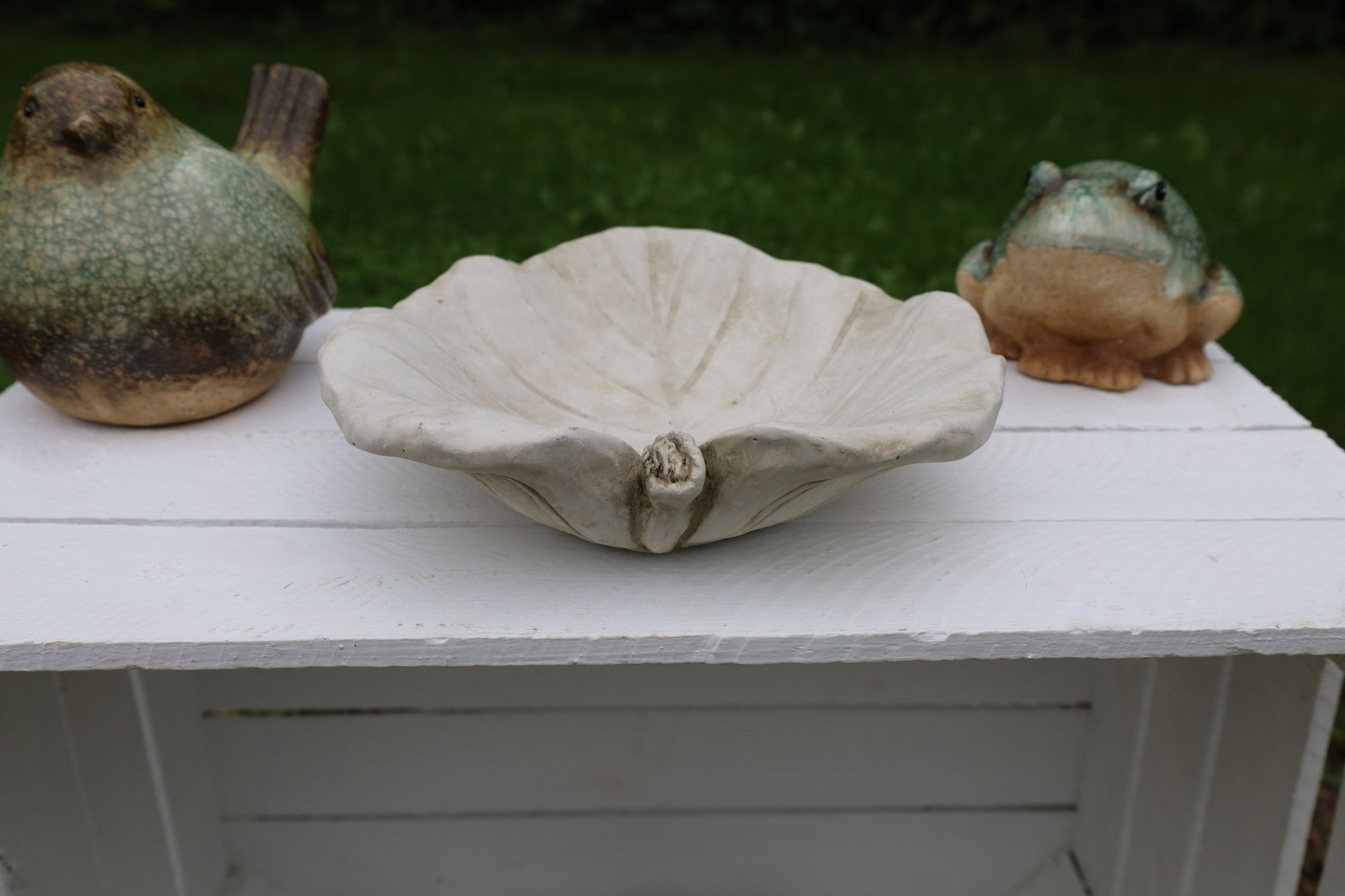 Keramik Frosch Grün-Braun - Deko Figur Landhausstil für Garten & Haus {{ Shabby Chic und Landhaus Deko }} {{ www.Stein-Alt.de }}