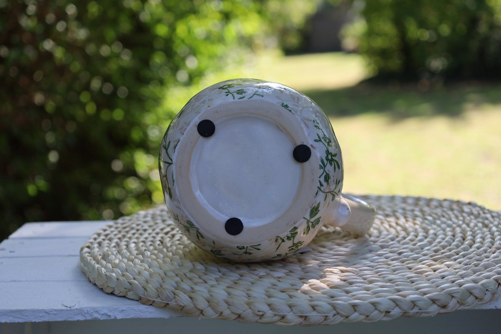 Keramik Krug Beige Grün – Vase mit Blättermuster im Landhausstil {{ Shabby Chic und Landhaus Deko }} {{ www.Stein-Alt.de }}