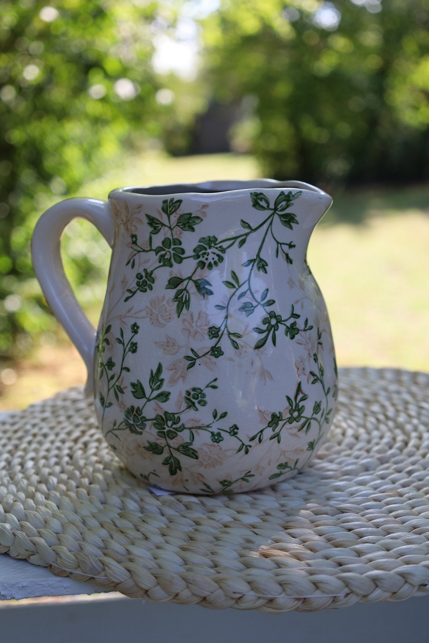 Keramik Krug Beige Grün – Vase mit Blättermuster im Landhausstil {{ Shabby Chic und Landhaus Deko }} {{ www.Stein-Alt.de }}