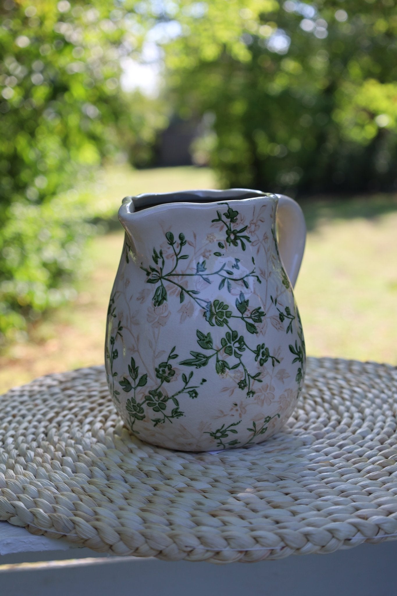 Keramik Krug Beige Grün – Vase mit Blättermuster im Landhausstil {{ Shabby Chic und Landhaus Deko }} {{ www.Stein-Alt.de }}