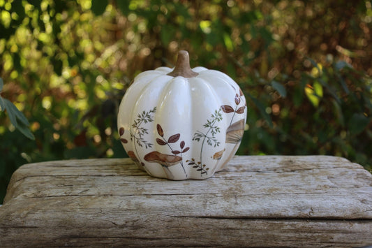 Keramik-Kürbis mit Pilz-Motiv – Herbstdeko Beige-Braun im Landhausstil {{ Shabby Chic und Landhaus Deko }} {{ www.Stein-Alt.de }}