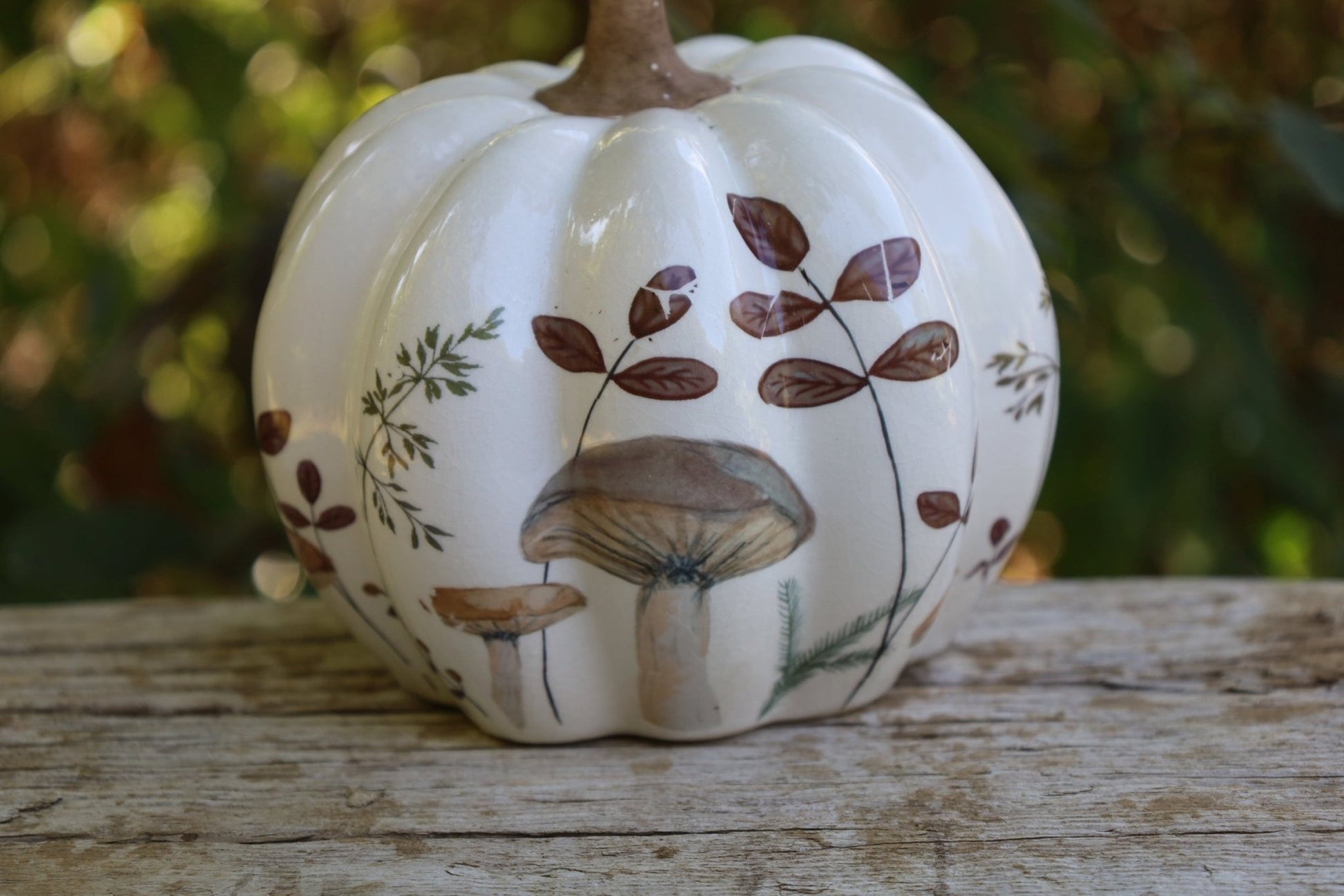 Keramik-Kürbis mit Pilz-Motiv – Herbstdeko Beige-Braun im Landhausstil {{ Shabby Chic und Landhaus Deko }} {{ www.Stein-Alt.de }}