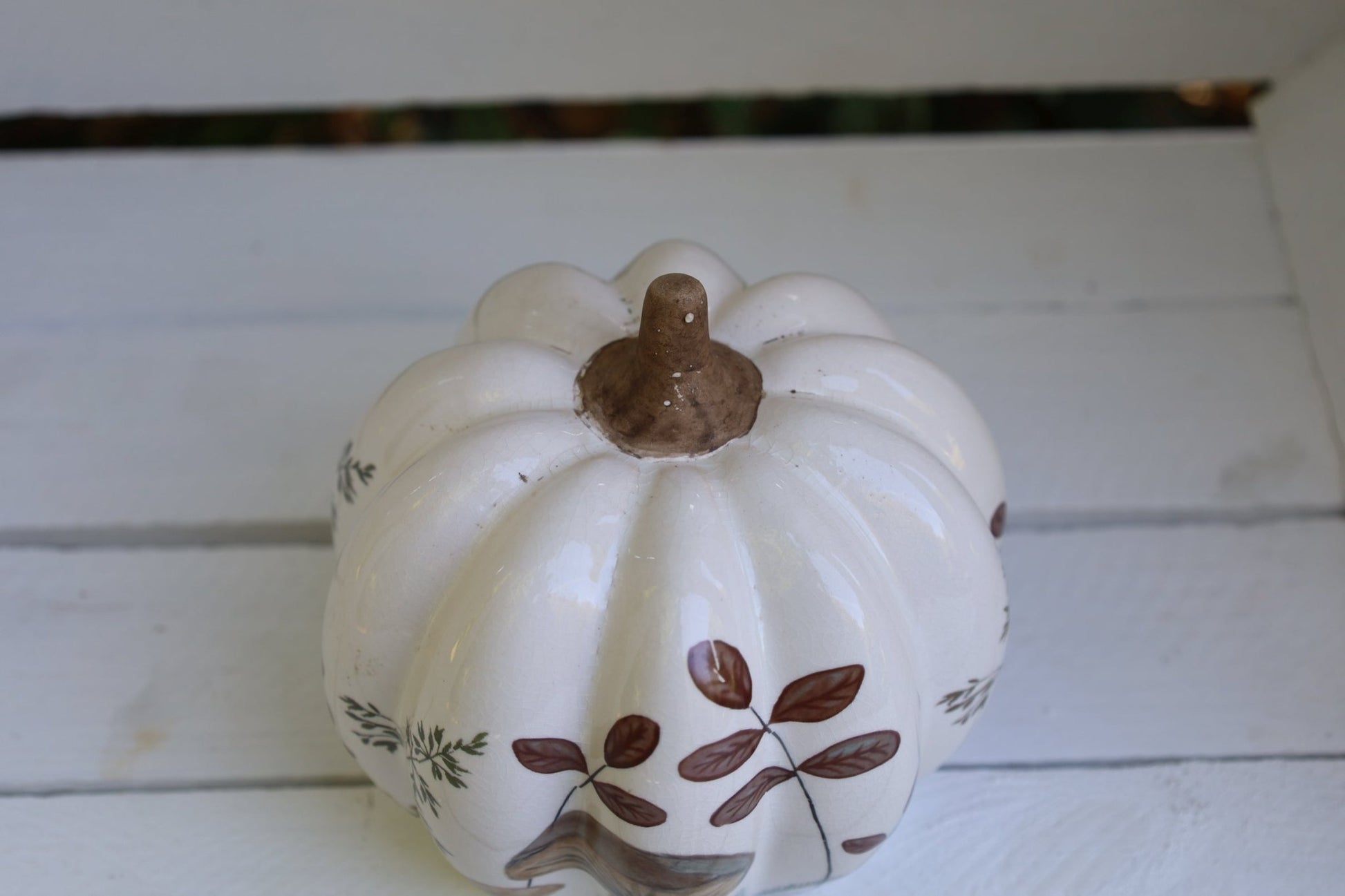 Keramik-Kürbis mit Pilz-Motiv – Herbstdeko Beige-Braun im Landhausstil {{ Shabby Chic und Landhaus Deko }} {{ www.Stein-Alt.de }}