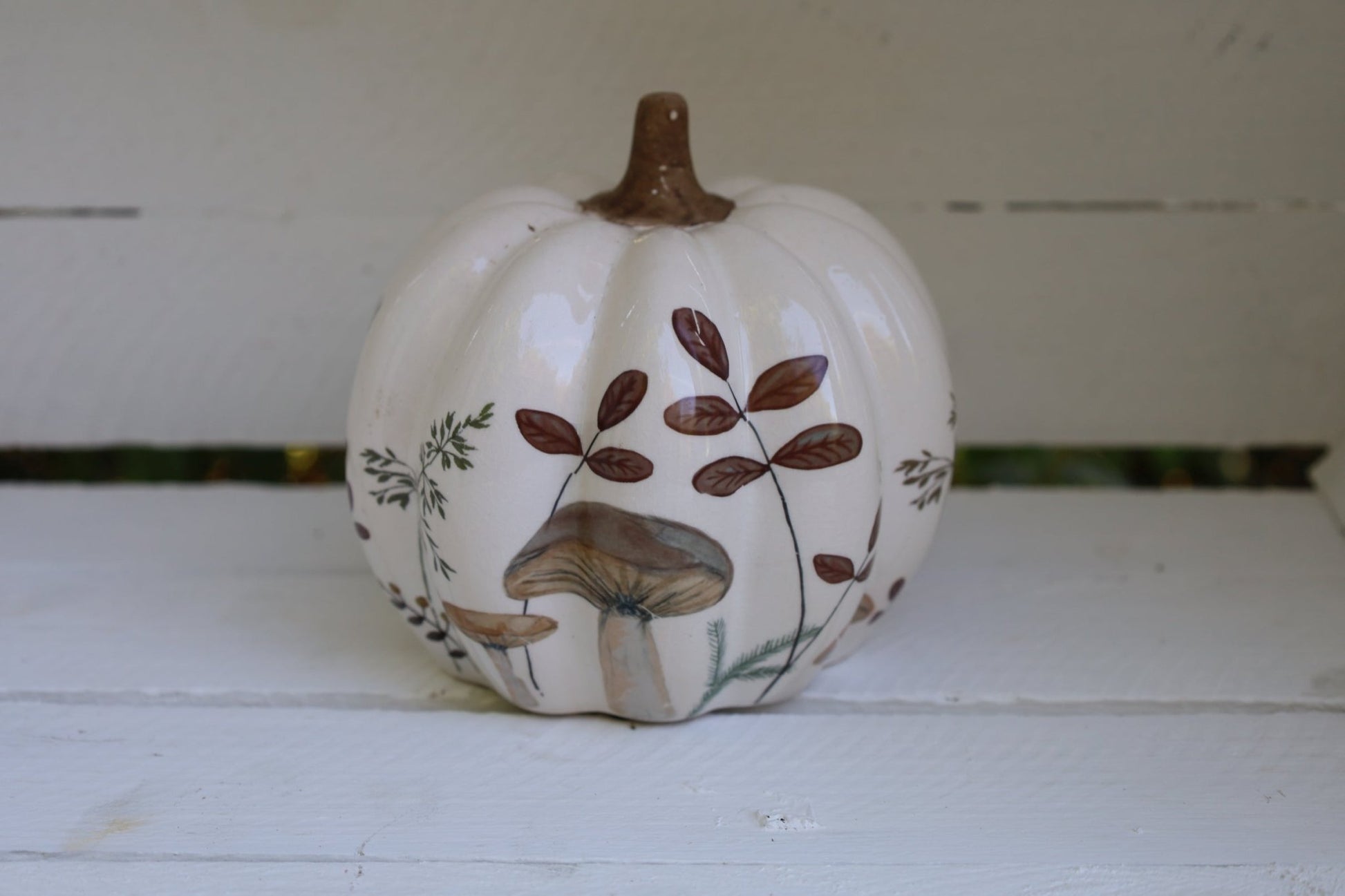 Keramik-Kürbis mit Pilz-Motiv – Herbstdeko Beige-Braun im Landhausstil Klein {{ Shabby Chic und Landhaus Deko }} {{ www.Stein-Alt.de }}