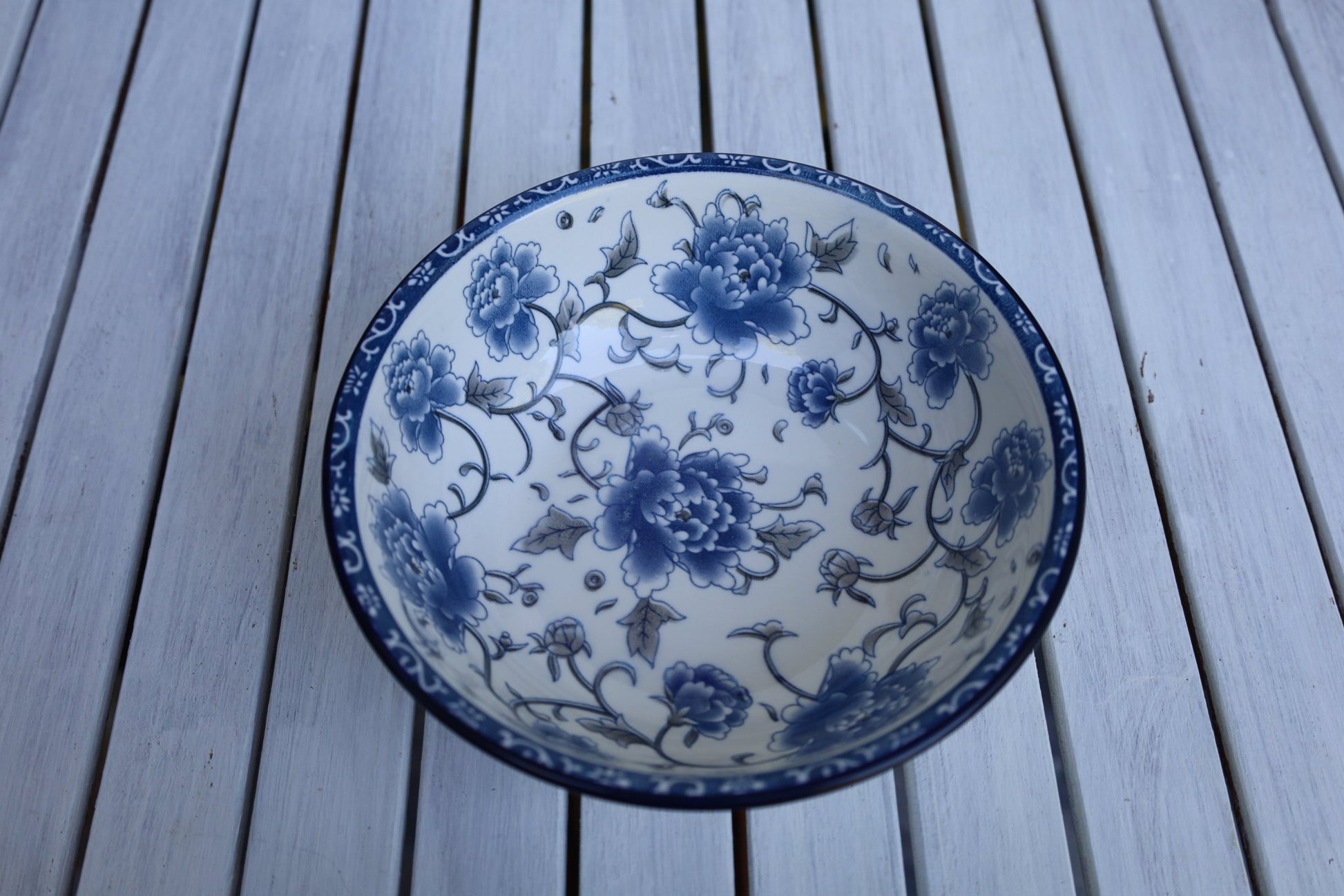 Keramik-Schale Weiß-Blau mit Blumenmuster - Obstschale Landhausstil Ø 19 cm {{ Shabby Chic und Landhaus Deko }} {{ www.Stein-Alt.de }}