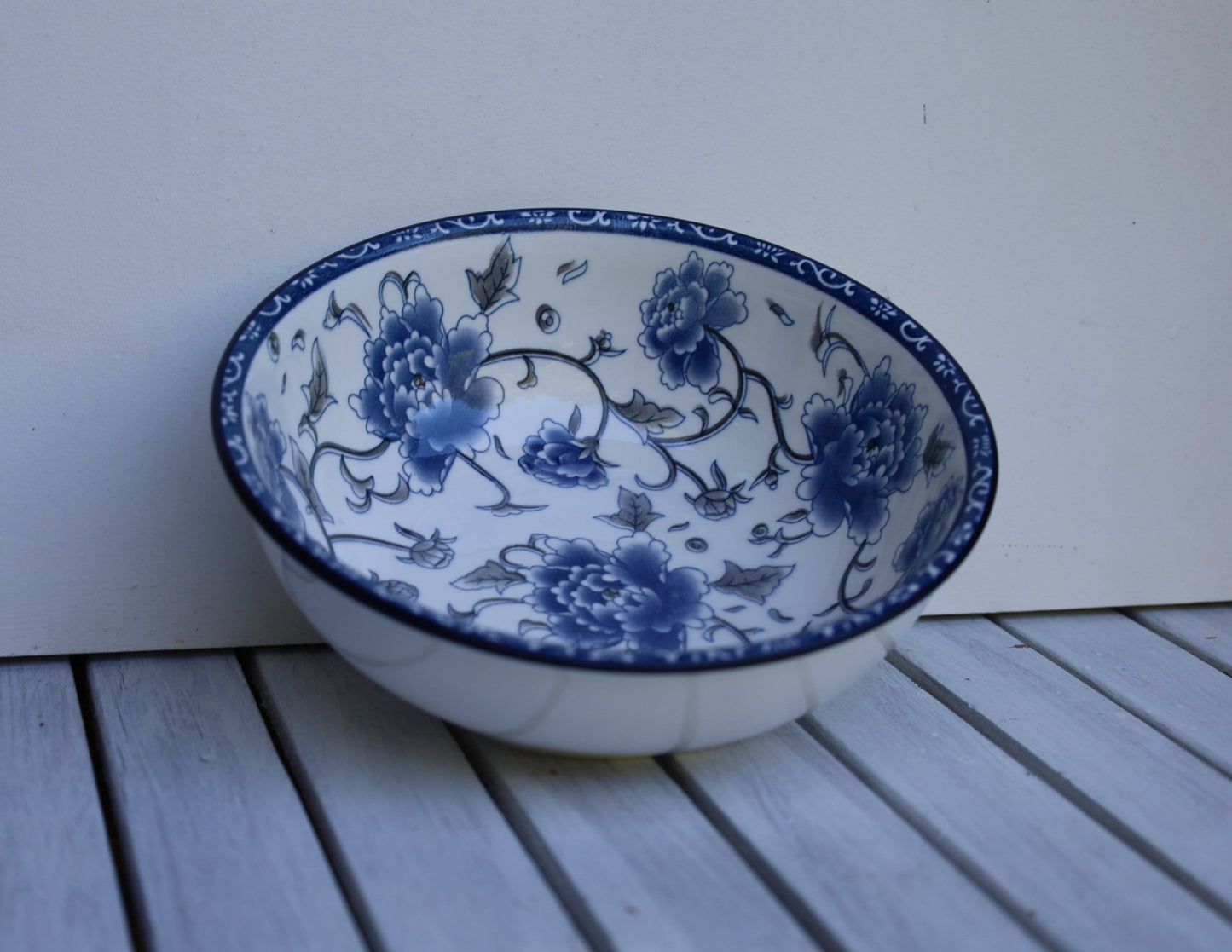 Keramik-Schale Weiß-Blau mit Blumenmuster - Obstschale Landhausstil Ø 19 cm {{ Shabby Chic und Landhaus Deko }} {{ www.Stein-Alt.de }}