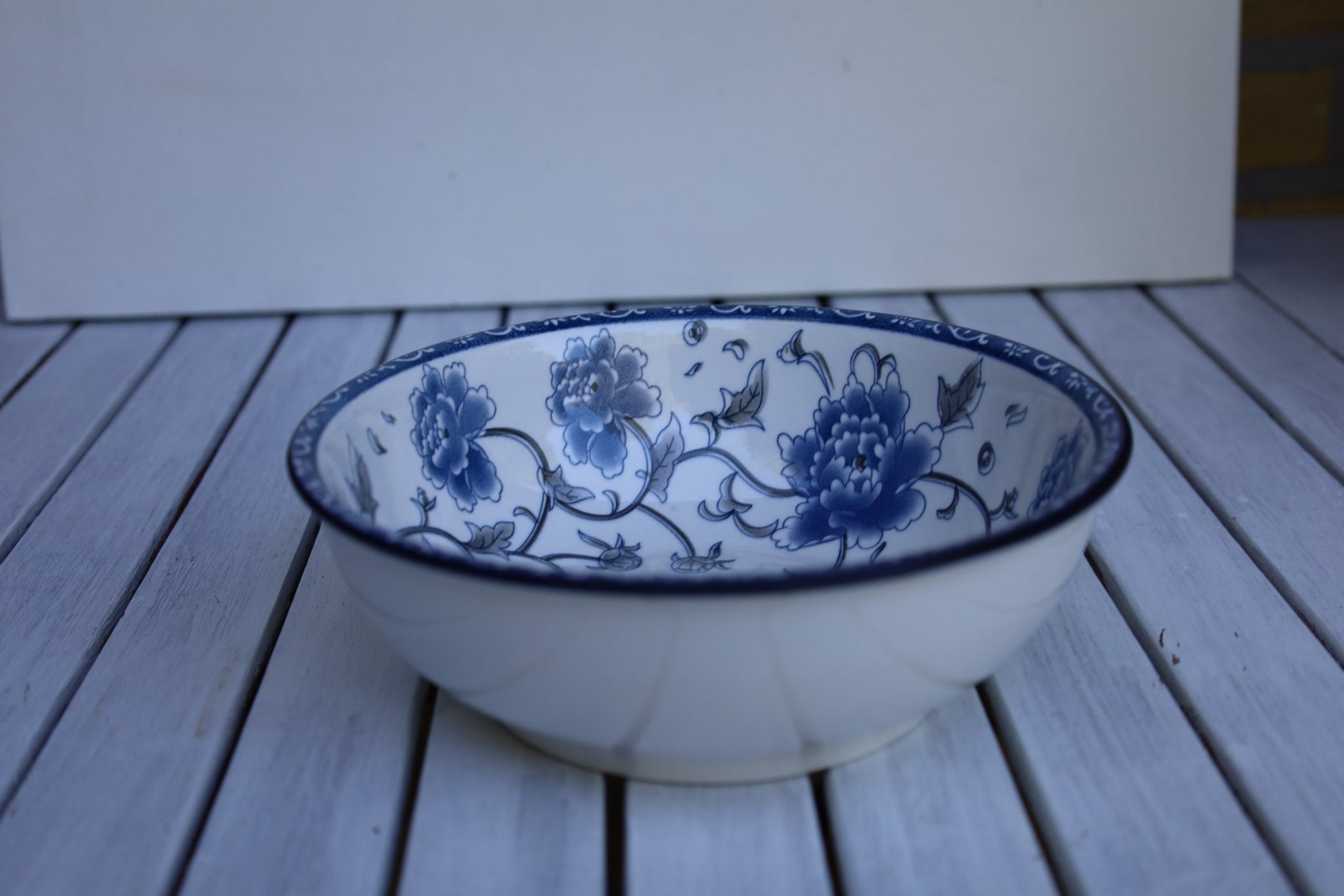 Keramik-Schale Weiß-Blau mit Blumenmuster - Obstschale Landhausstil Ø 19 cm {{ Shabby Chic und Landhaus Deko }} {{ www.Stein-Alt.de }}