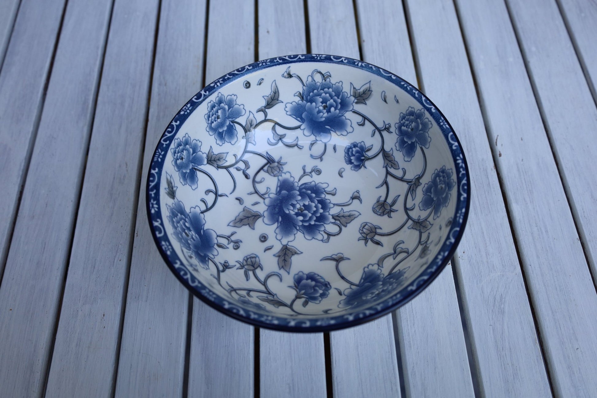 Keramik-Schale Weiß-Blau mit Blumenmuster - Obstschale Landhausstil Ø 19 cm {{ Shabby Chic und Landhaus Deko }} {{ www.Stein-Alt.de }}