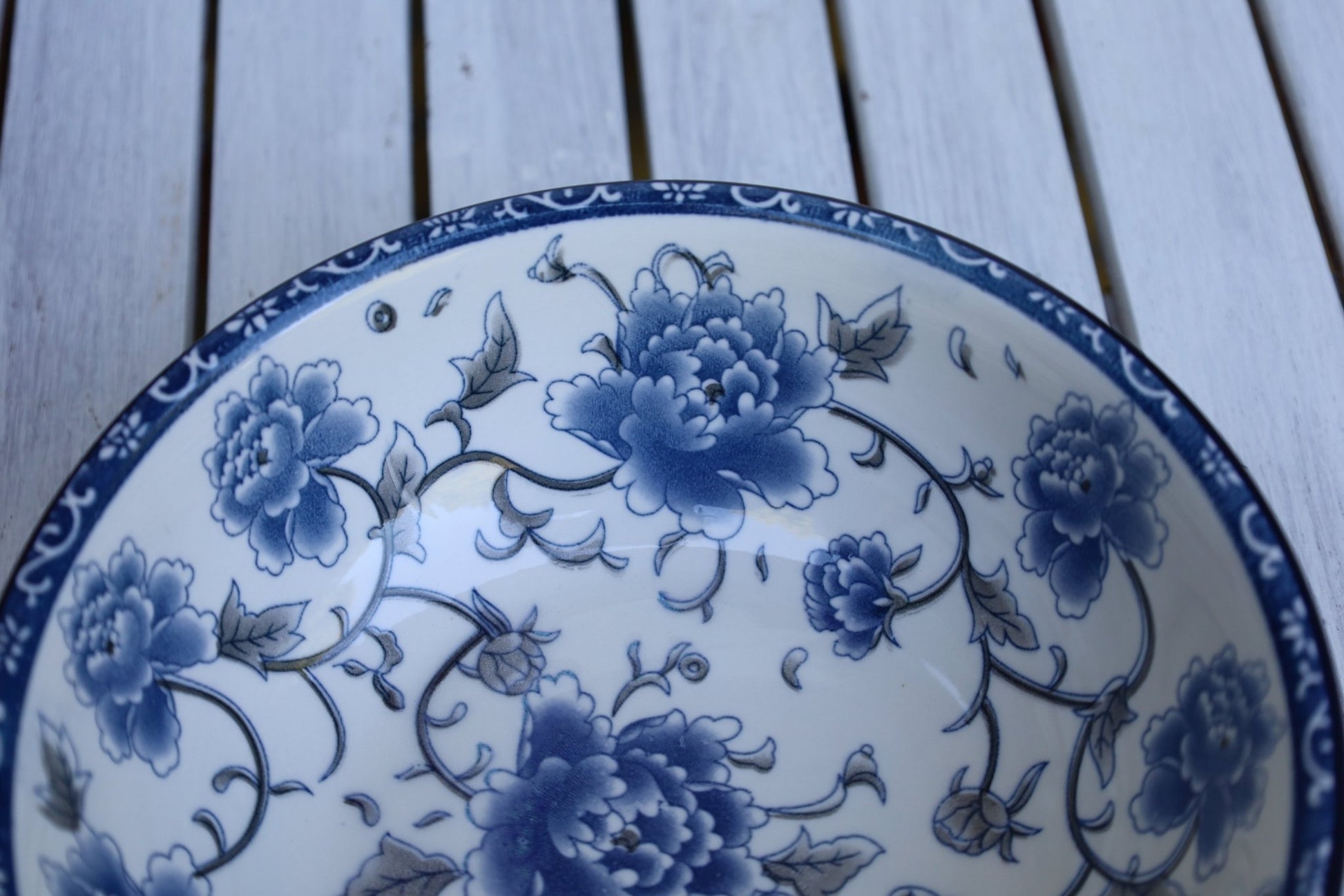 Keramik-Schale Weiß-Blau mit Blumenmuster - Obstschale Landhausstil Ø 19 cm {{ Shabby Chic und Landhaus Deko }} {{ www.Stein-Alt.de }}