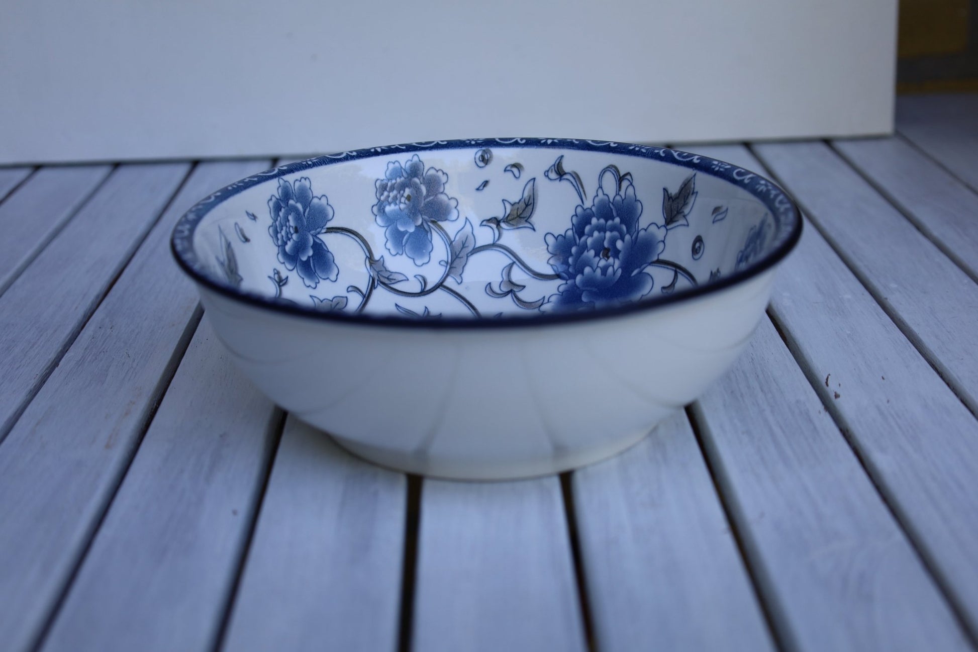Keramik-Schale Weiß-Blau mit Blumenmuster - Obstschale Landhausstil Ø 19 cm {{ Shabby Chic und Landhaus Deko }} {{ www.Stein-Alt.de }}