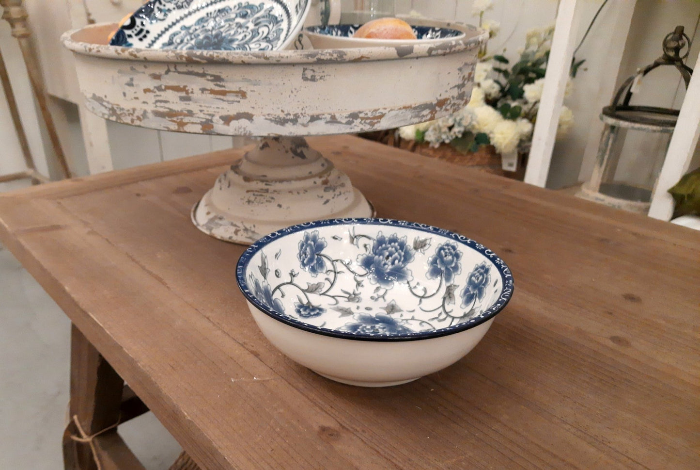 Keramik-Schale Weiß-Blau mit Blumenmuster - Obstschale Landhausstil Ø 19 cm {{ Shabby Chic und Landhaus Deko }} {{ www.Stein-Alt.de }}