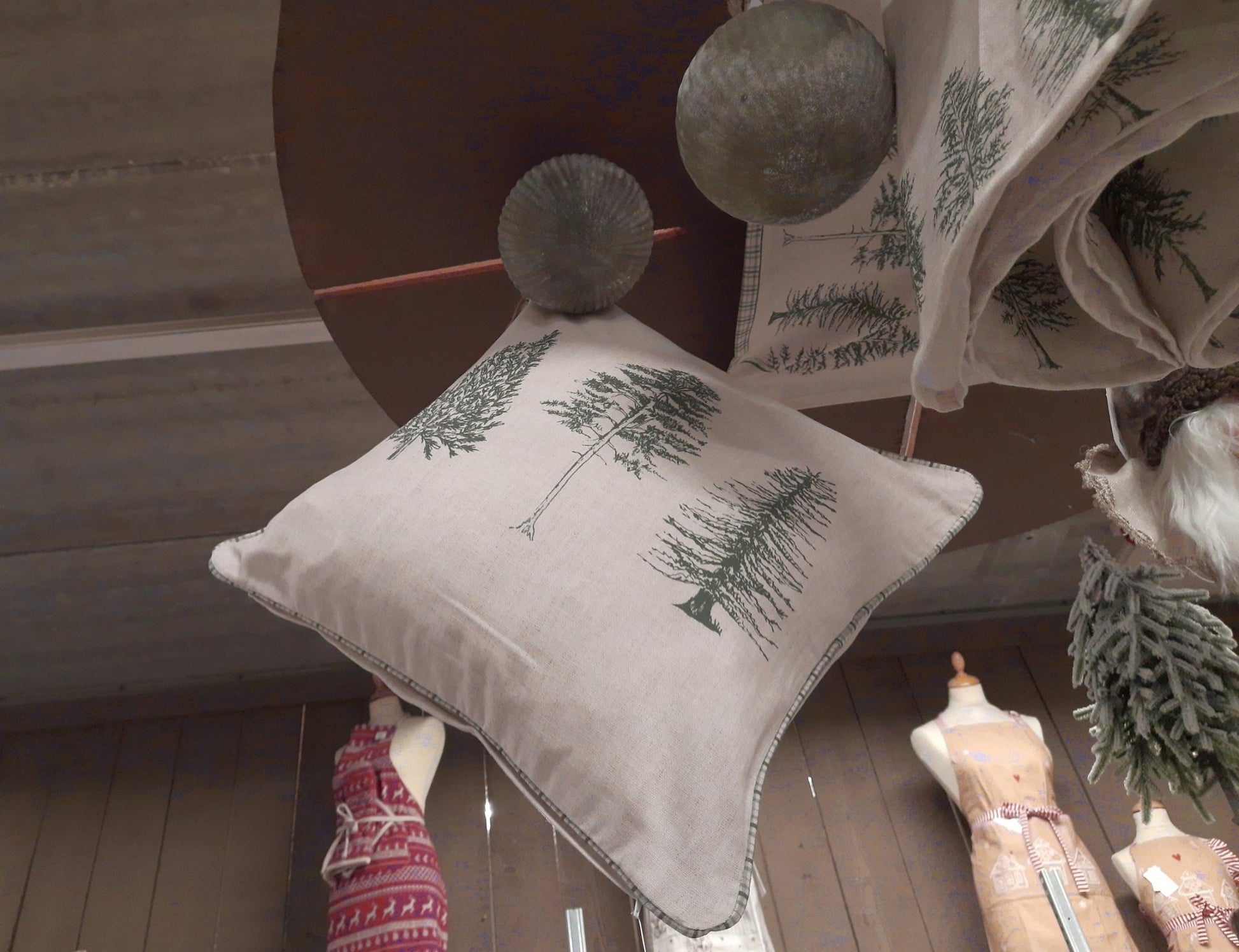 Kissenbezug Baumwolle Beige-Grün | Tannenmotiv 40×40 cm {{ Shabby Chic und Landhaus Deko }} {{ www.Stein-Alt.de }}
