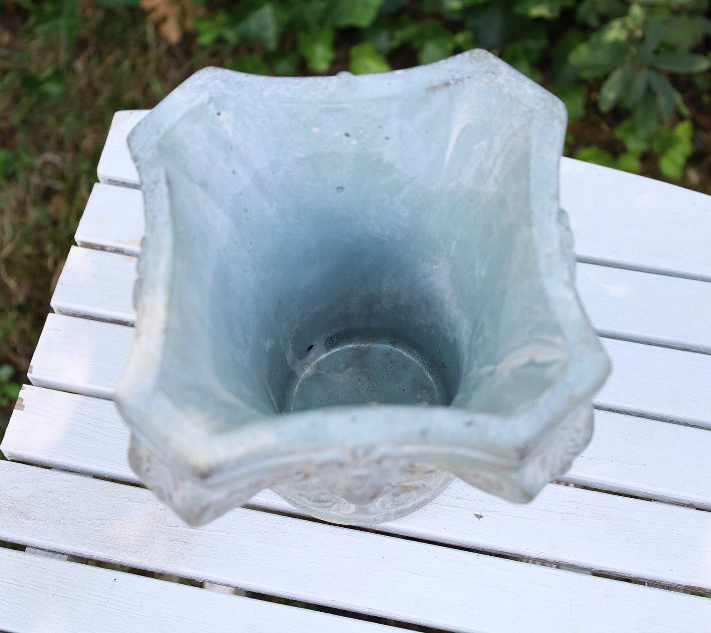 Klassischer Blumentopf aus Steinguss - Grau-Grün 17x17x16 cm {{ Shabby Chic und Landhaus Deko }} {{ www.Stein-Alt.de }}