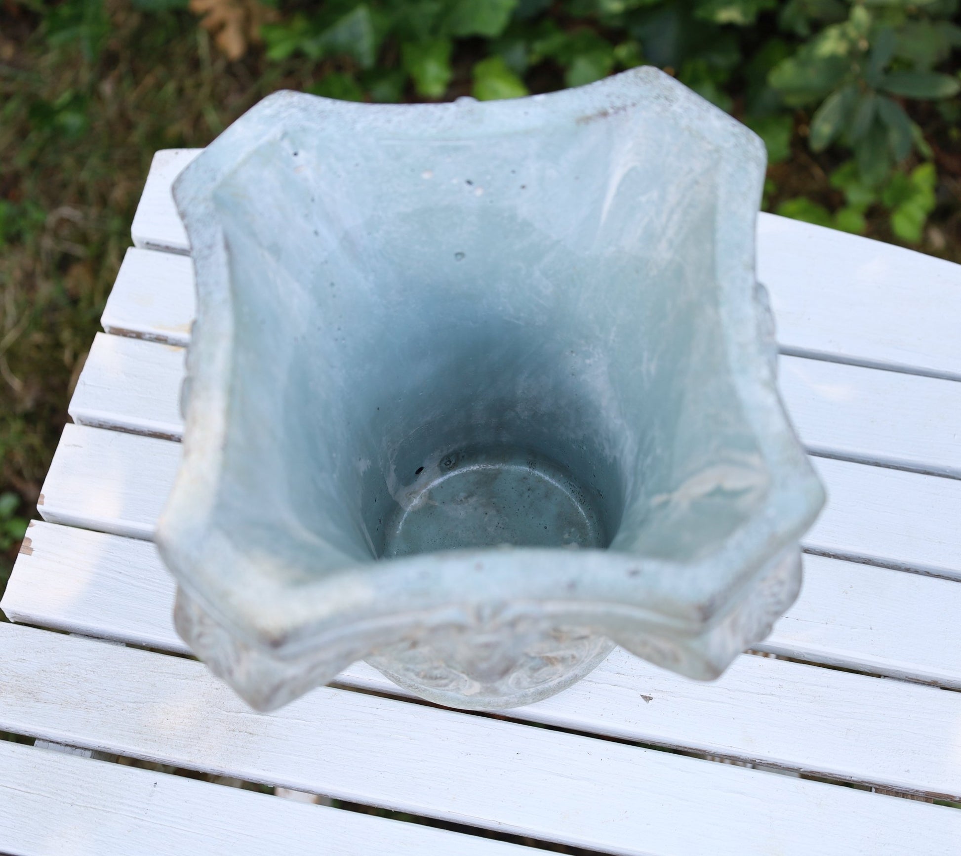 Klassischer Blumentopf aus Steinguss - Grau-Grün 17x17x16 cm {{ Shabby Chic und Landhaus Deko }} {{ www.Stein-Alt.de }}