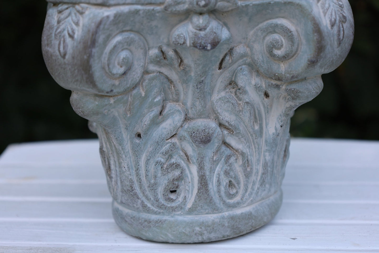 Klassischer Blumentopf aus Steinguss - Grau-Grün 17x17x16 cm {{ Shabby Chic und Landhaus Deko }} {{ www.Stein-Alt.de }}